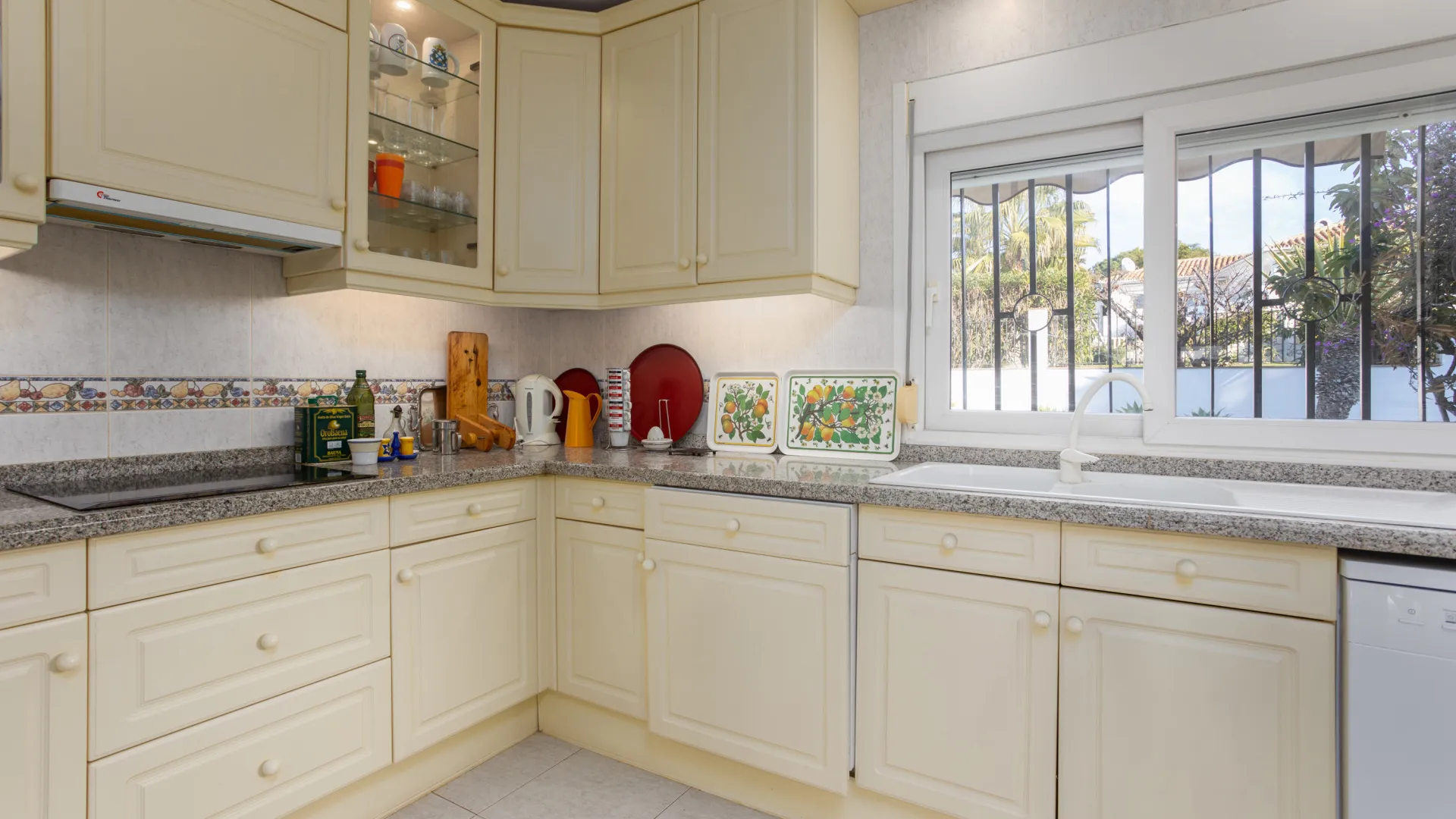 Se vende villa en Guadalmina Alta con 4 dormitorios