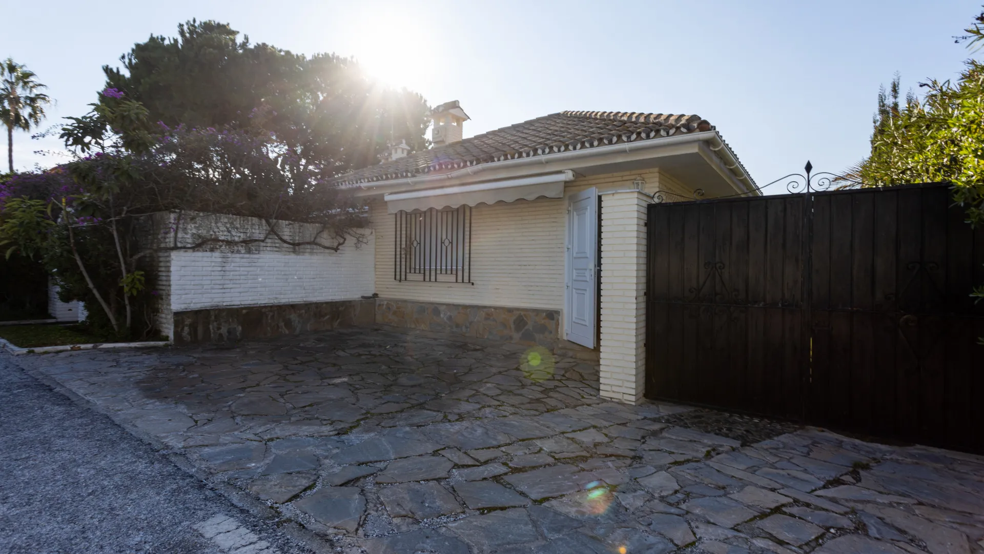 Se vende villa en Guadalmina Alta con 4 dormitorios