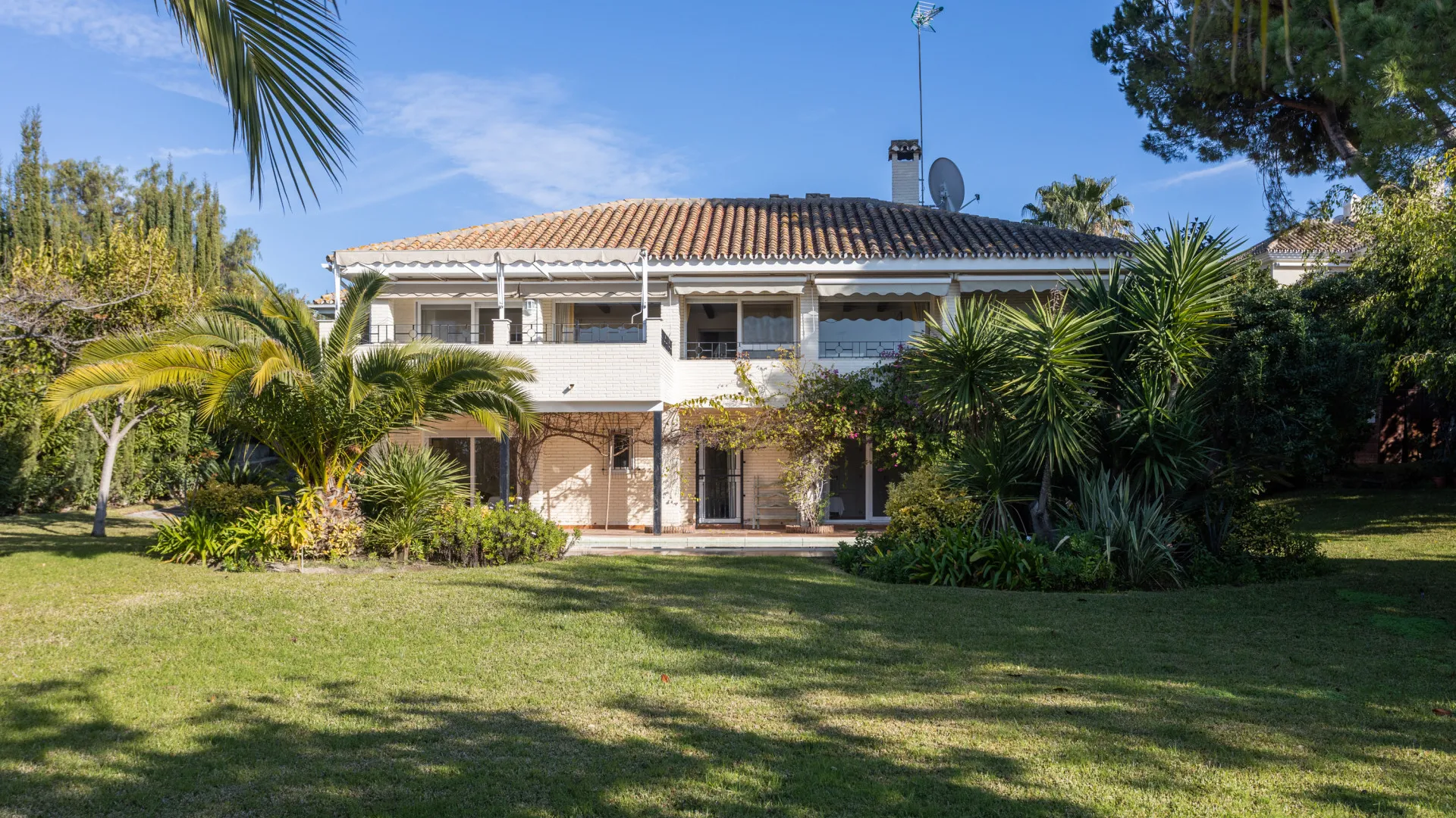 Se vende villa en Guadalmina Alta con 4 dormitorios