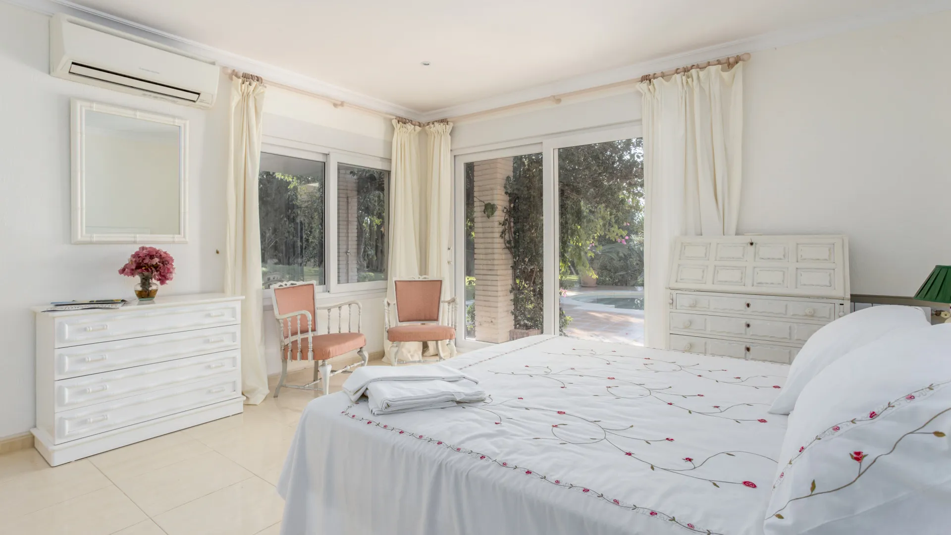 Se vende villa en Guadalmina Alta con 4 dormitorios