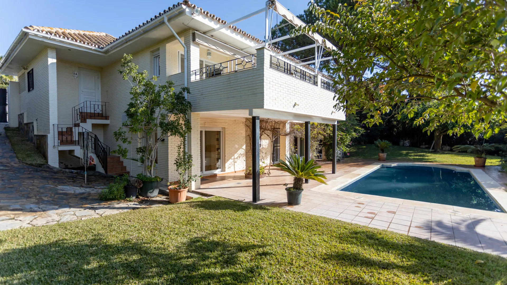 Se vende villa en Guadalmina Alta con 4 dormitorios