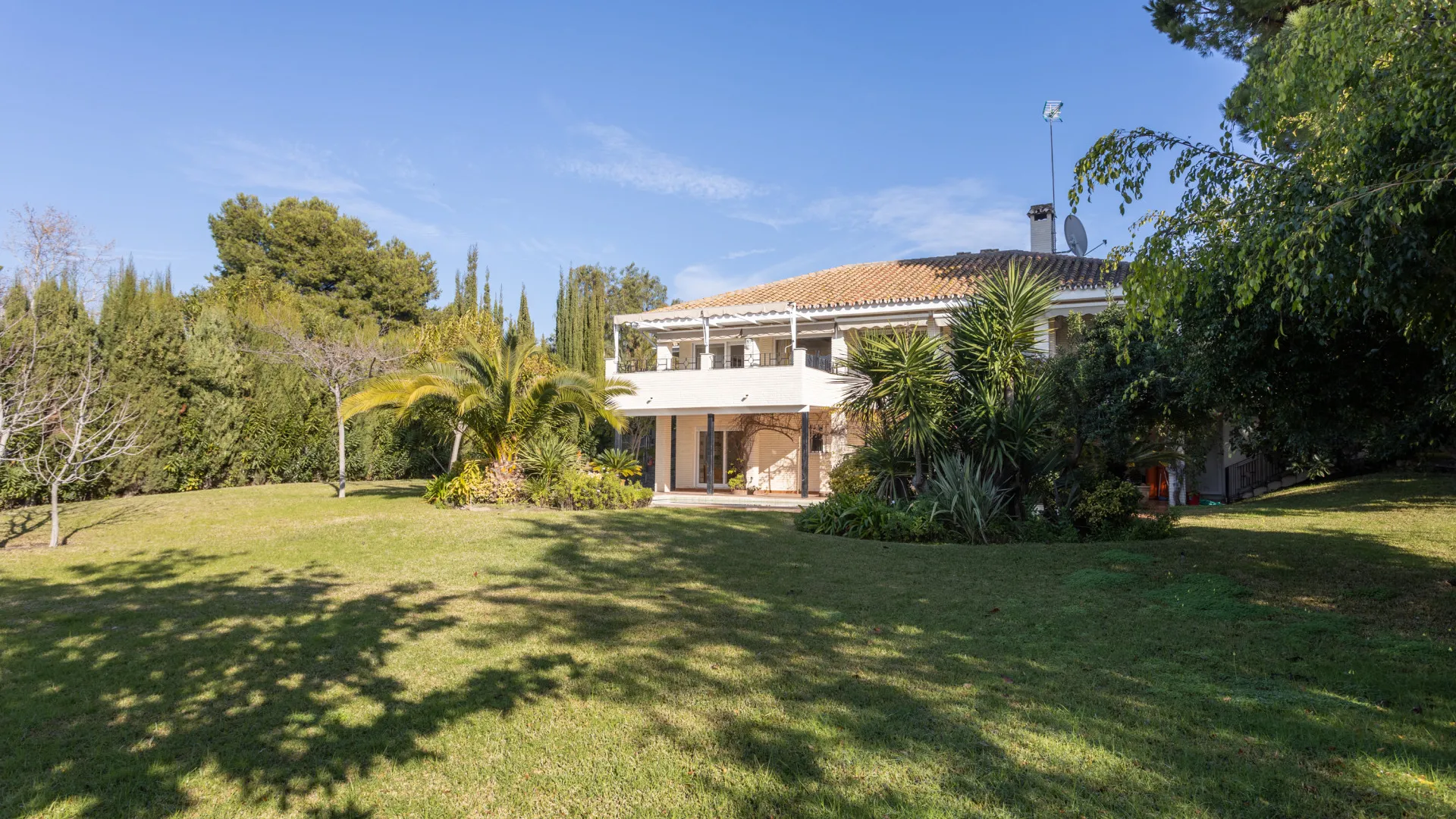 Se vende villa en Guadalmina Alta con 4 dormitorios