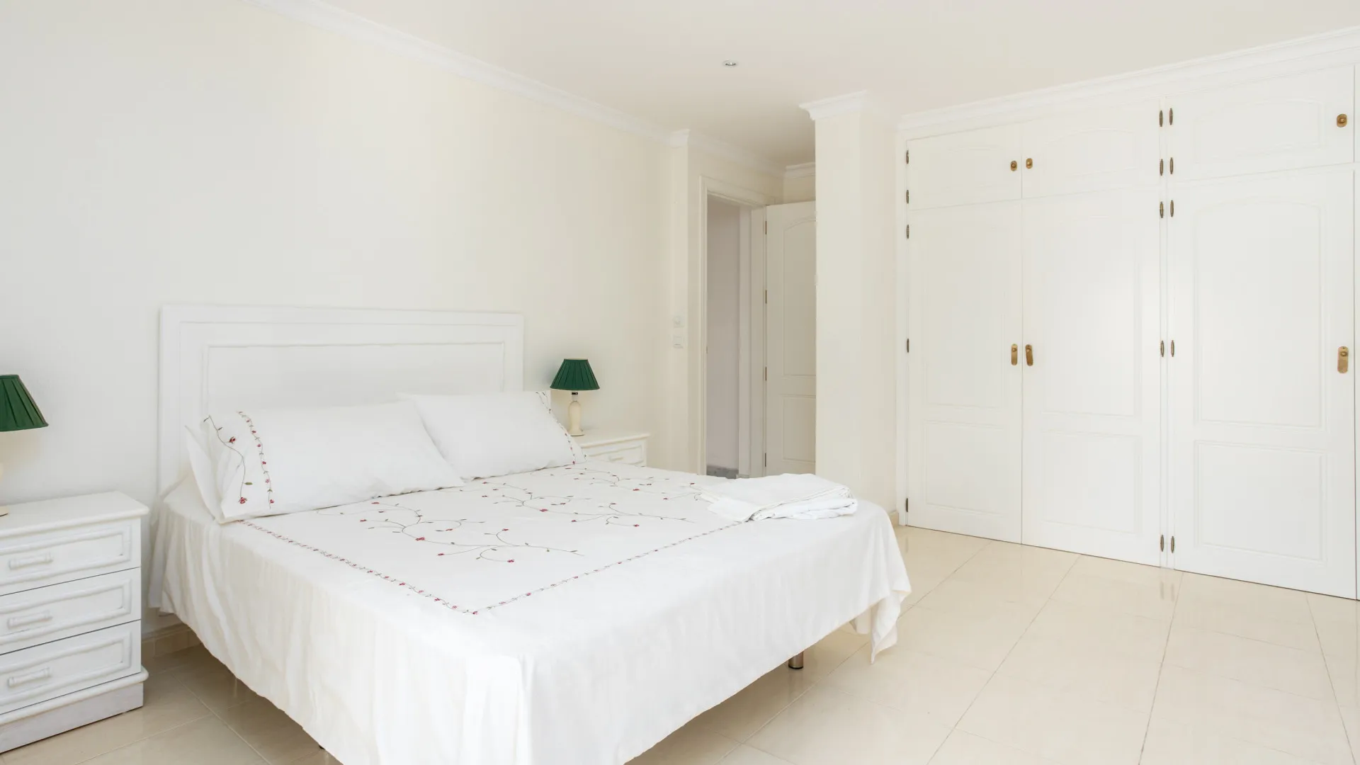 Se vende villa en Guadalmina Alta con 4 dormitorios