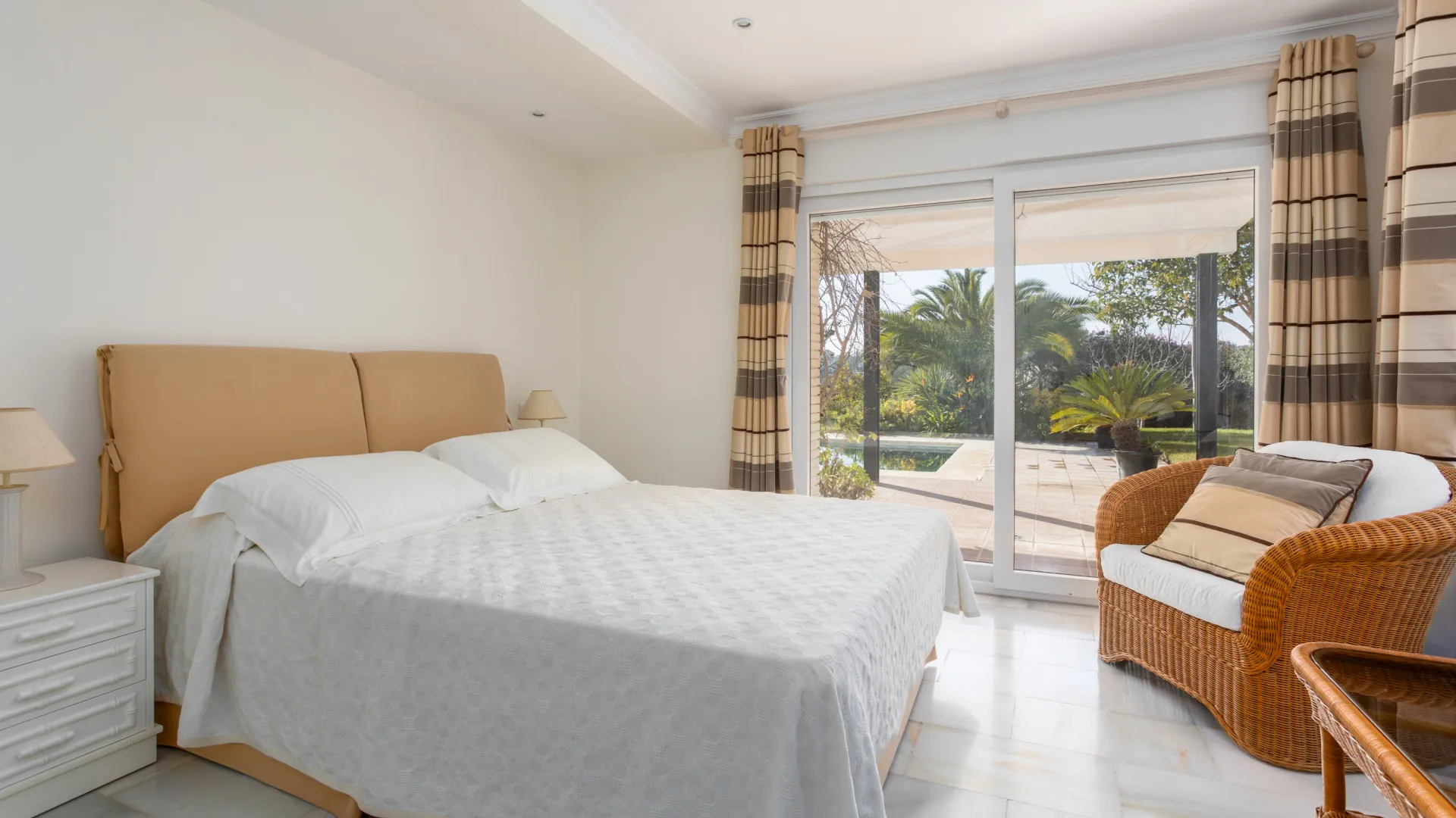 Se vende villa en Guadalmina Alta con 4 dormitorios