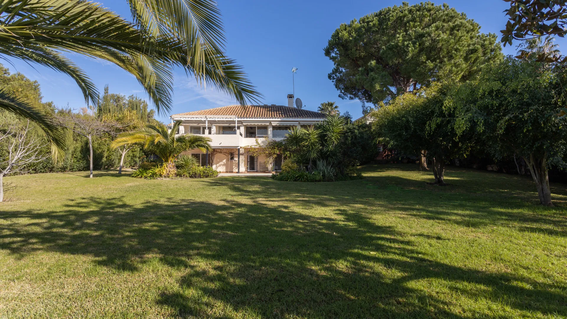 Se vende villa en Guadalmina Alta con 4 dormitorios