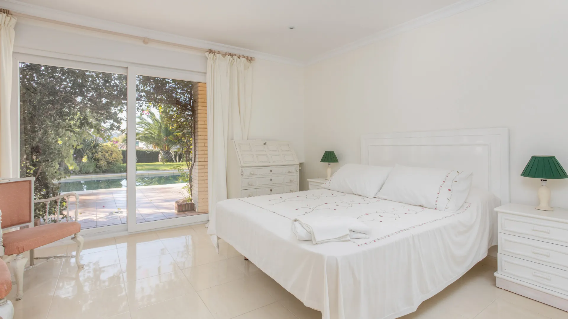 Se vende villa en Guadalmina Alta con 4 dormitorios