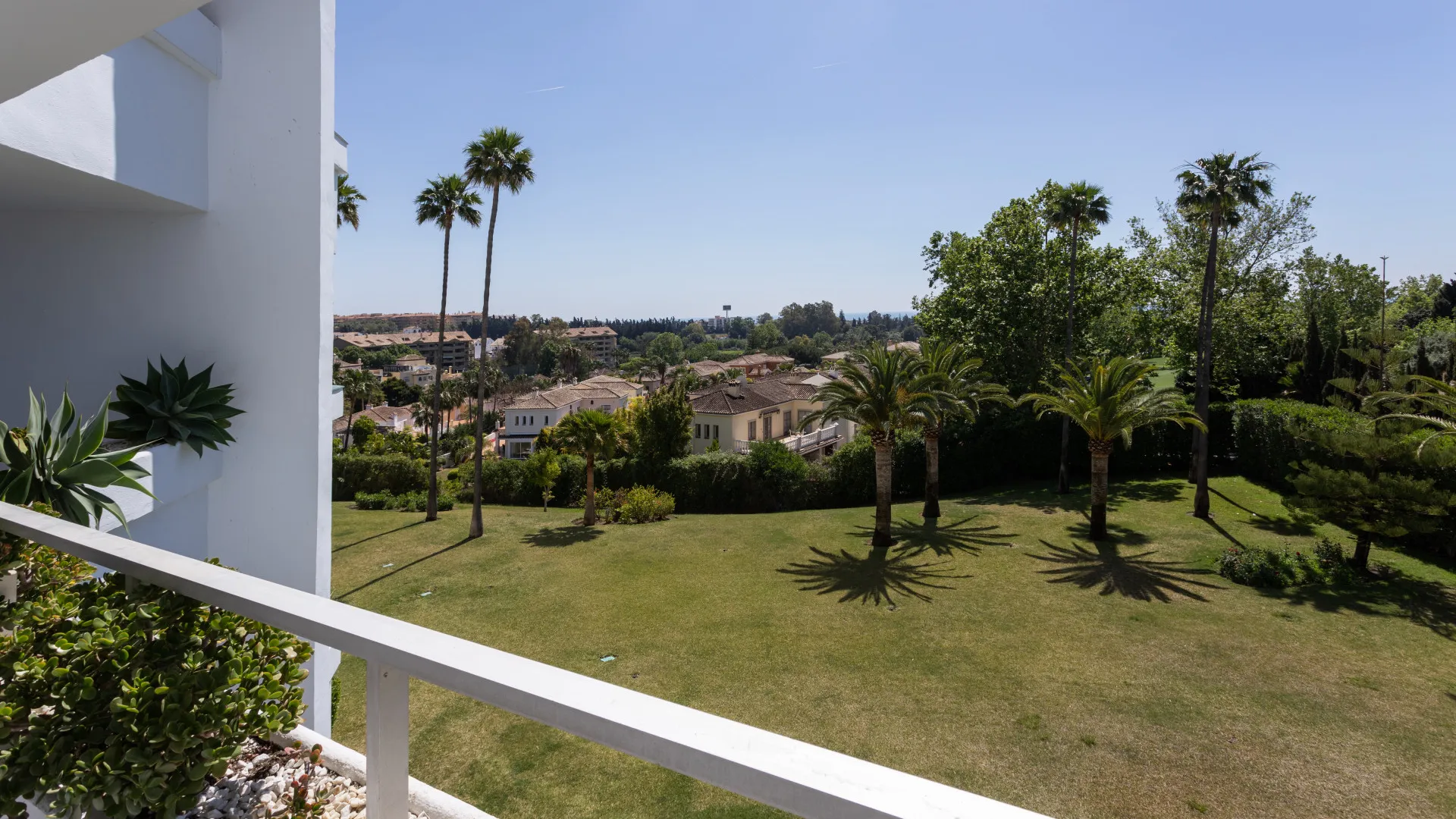Buy Guadalmina Alta apartment