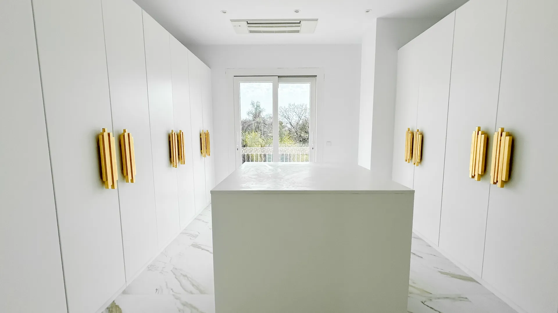 Buy 2 bedrooms villa in Marbella