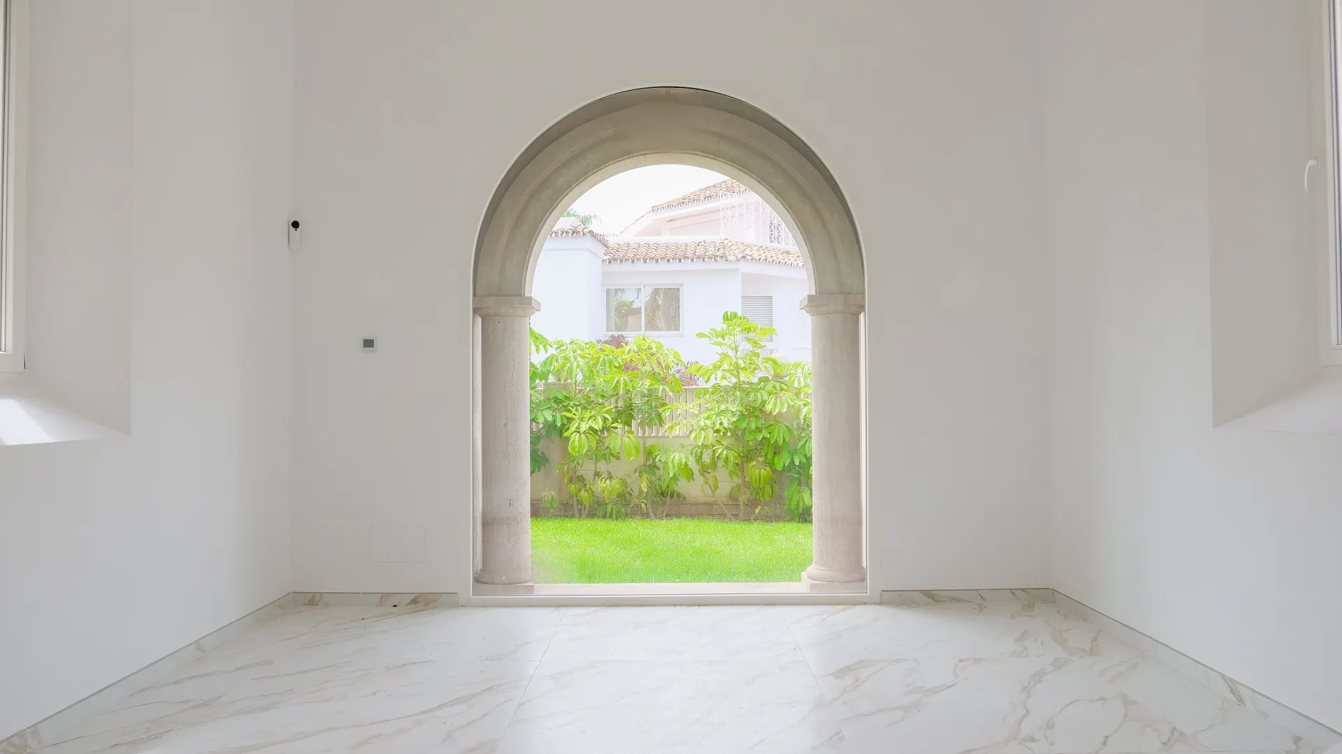 Buy 2 bedrooms villa in Marbella