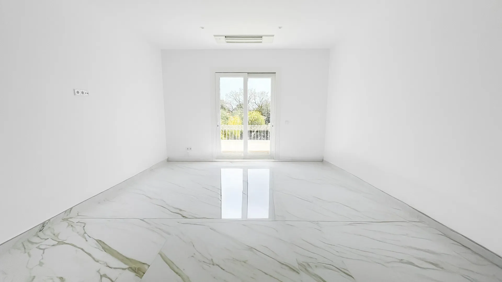 Buy 2 bedrooms villa in Marbella