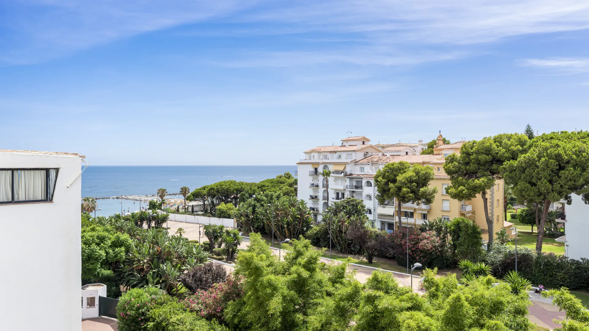 Comprar apartamento en Playas del Duque de 3 dormitorios