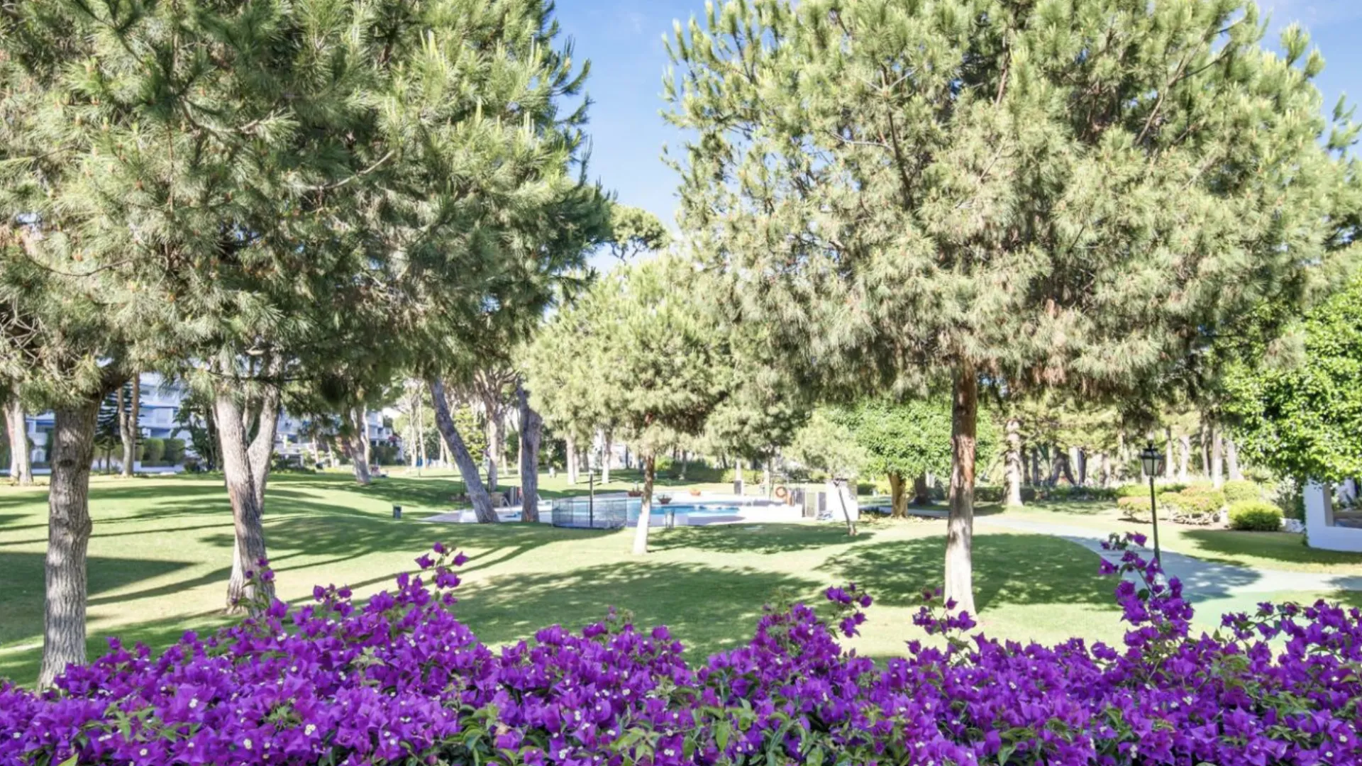 Comprar apartamento en Playas del Duque de 3 dormitorios