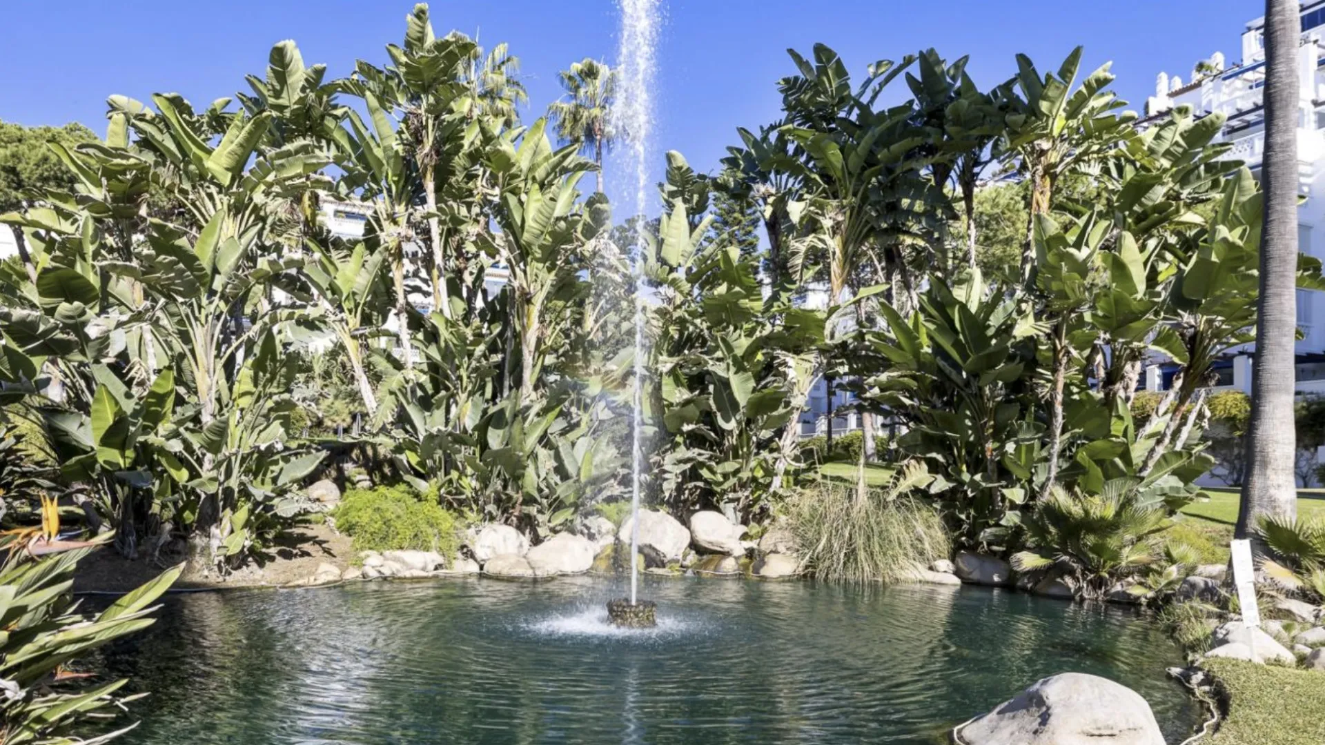 Comprar apartamento en Playas del Duque de 3 dormitorios