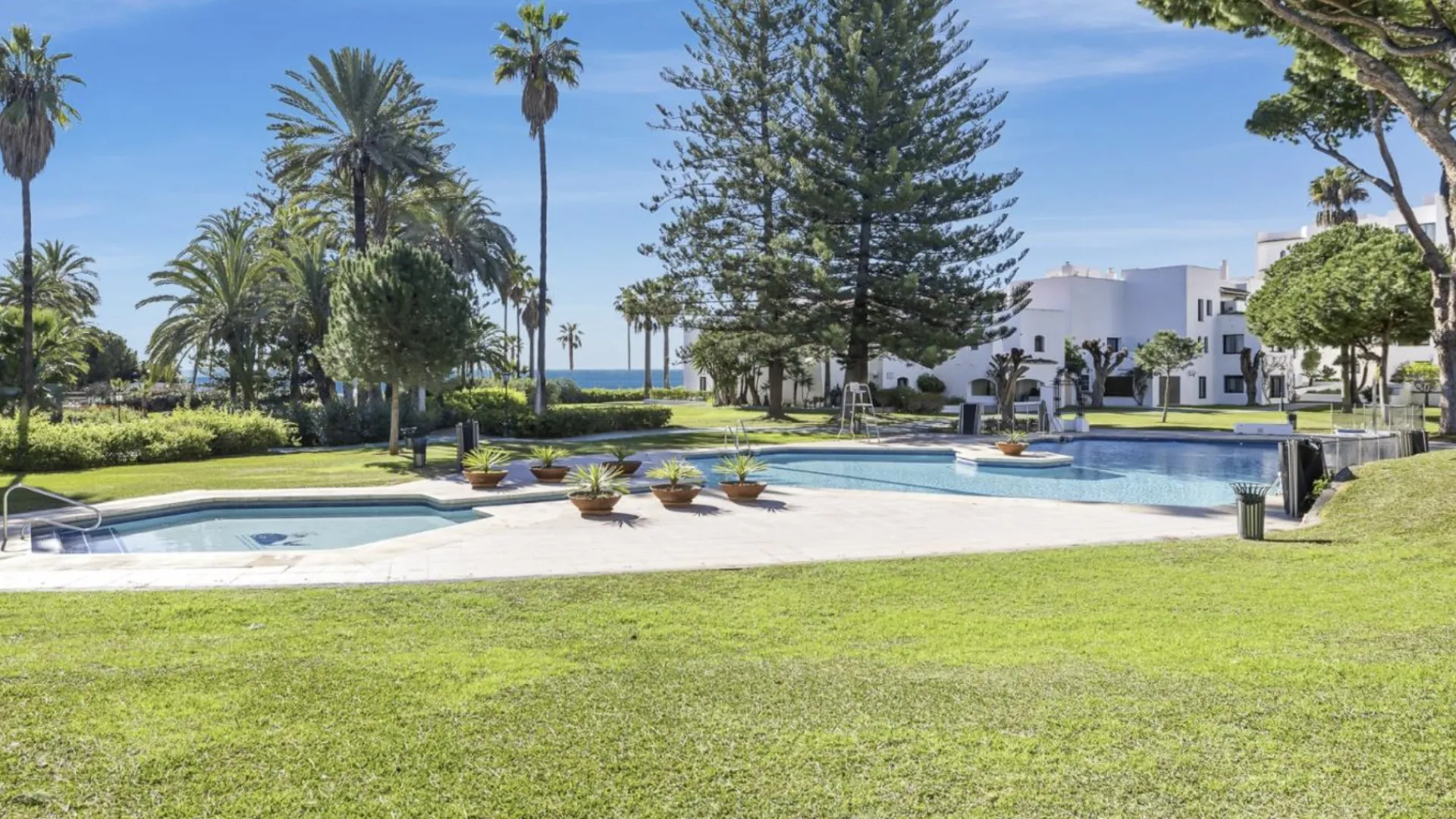 Comprar apartamento en Playas del Duque de 3 dormitorios
