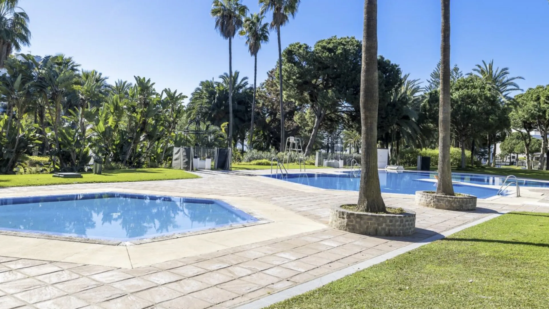 Comprar apartamento en Playas del Duque de 3 dormitorios
