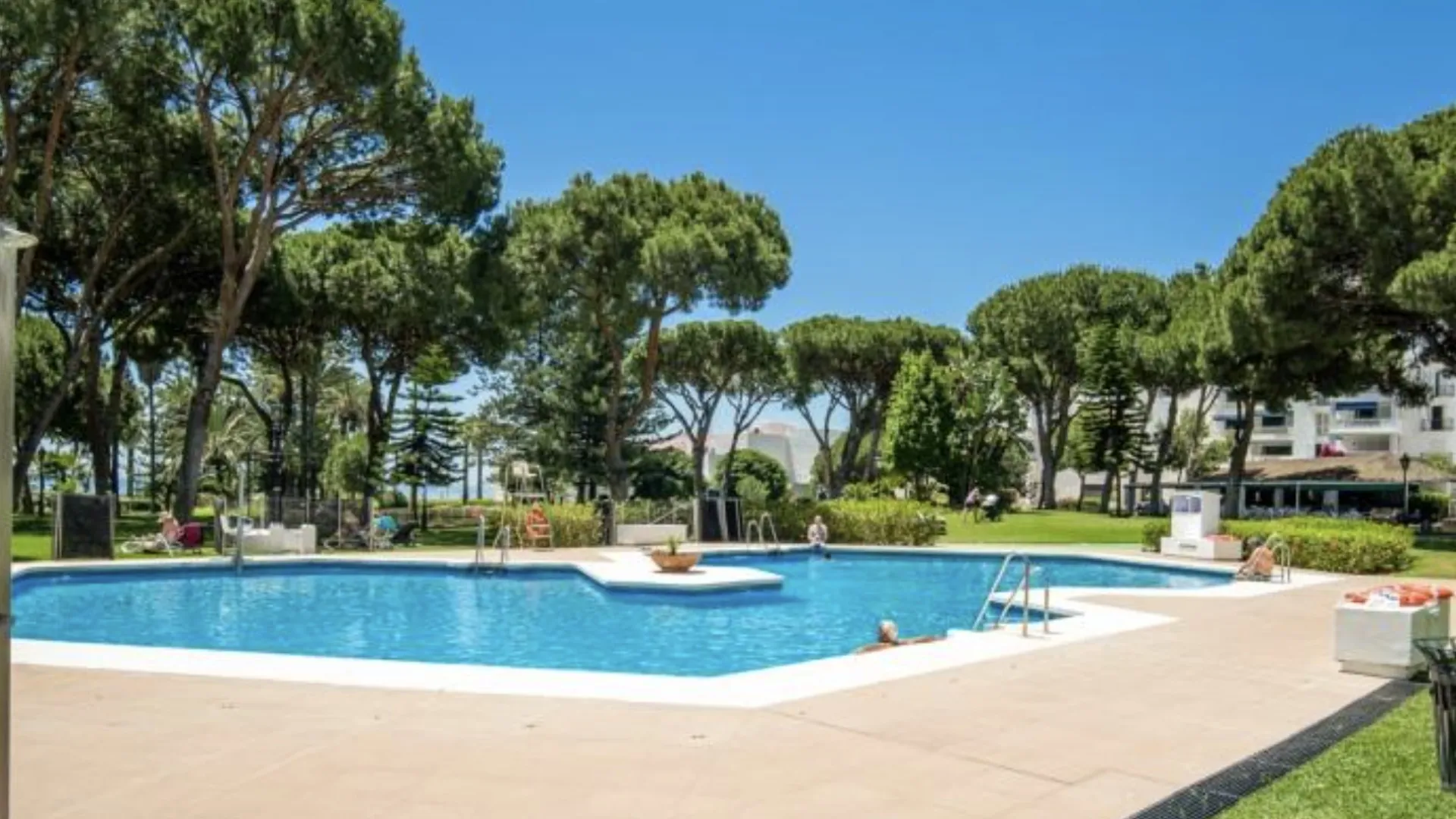 Comprar apartamento en Playas del Duque de 3 dormitorios