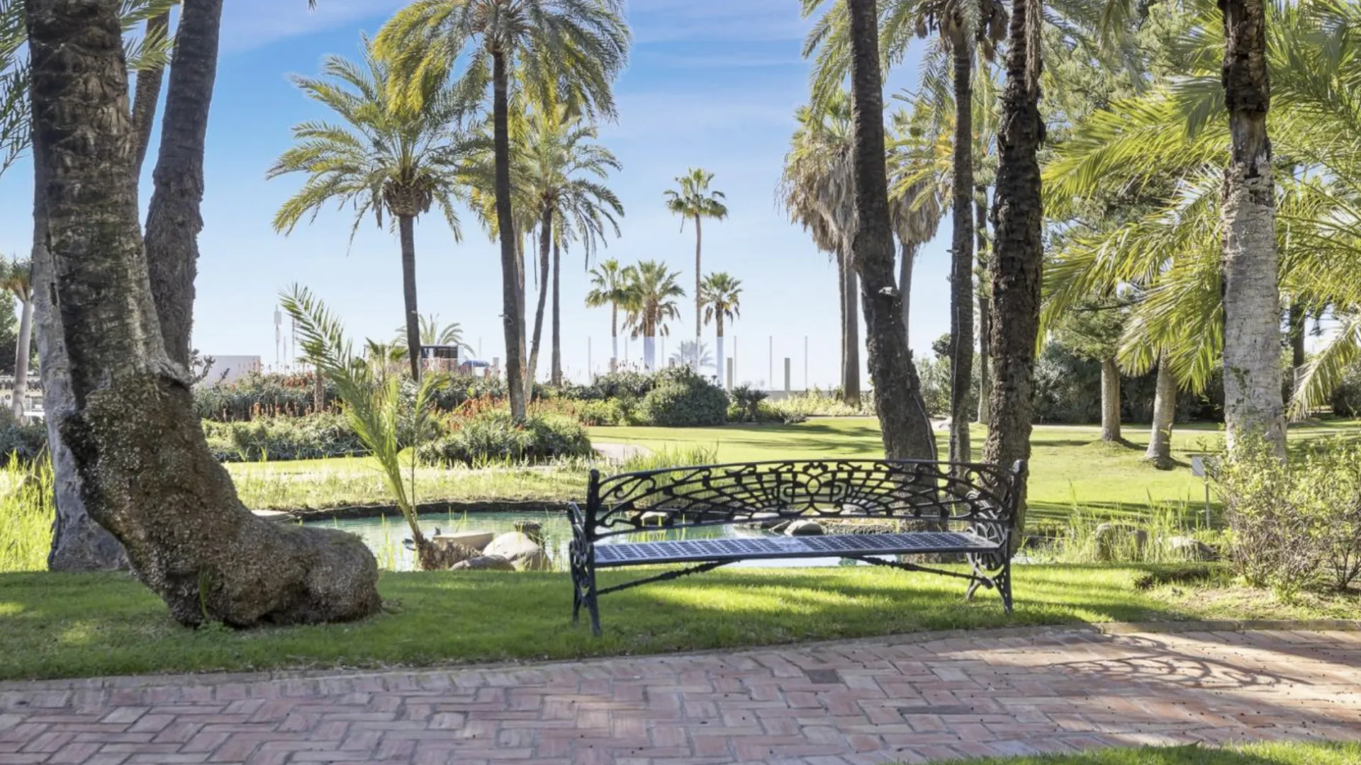Comprar apartamento en Playas del Duque de 3 dormitorios