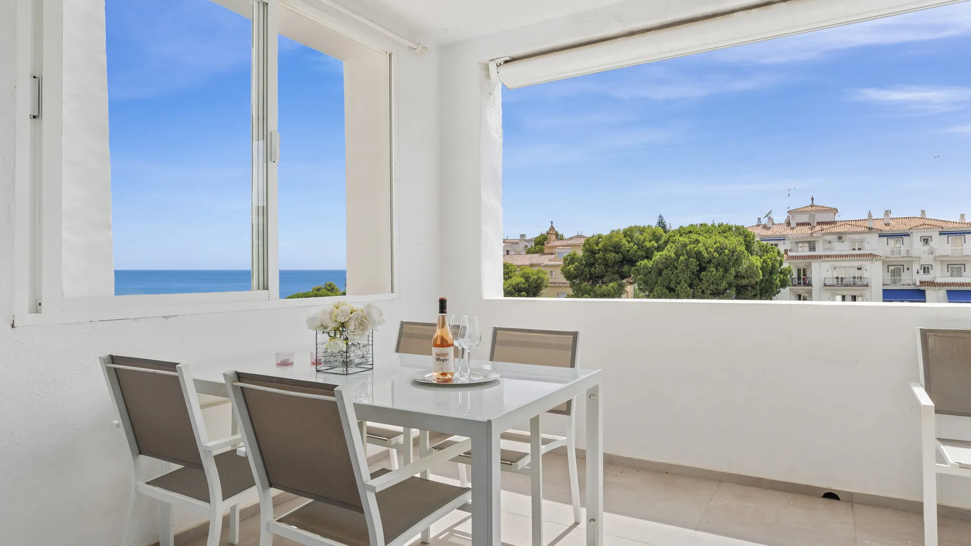 Comprar apartamento en Playas del Duque de 3 dormitorios