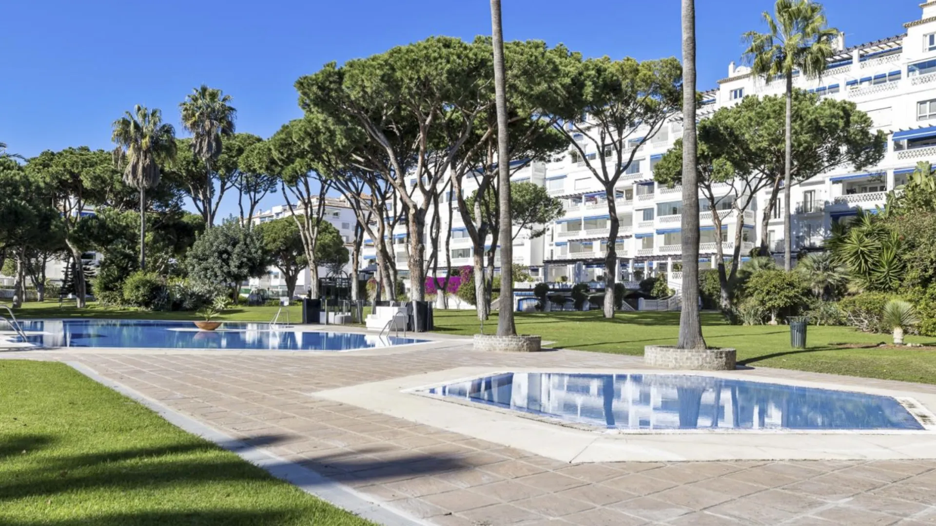 Comprar apartamento en Playas del Duque de 3 dormitorios