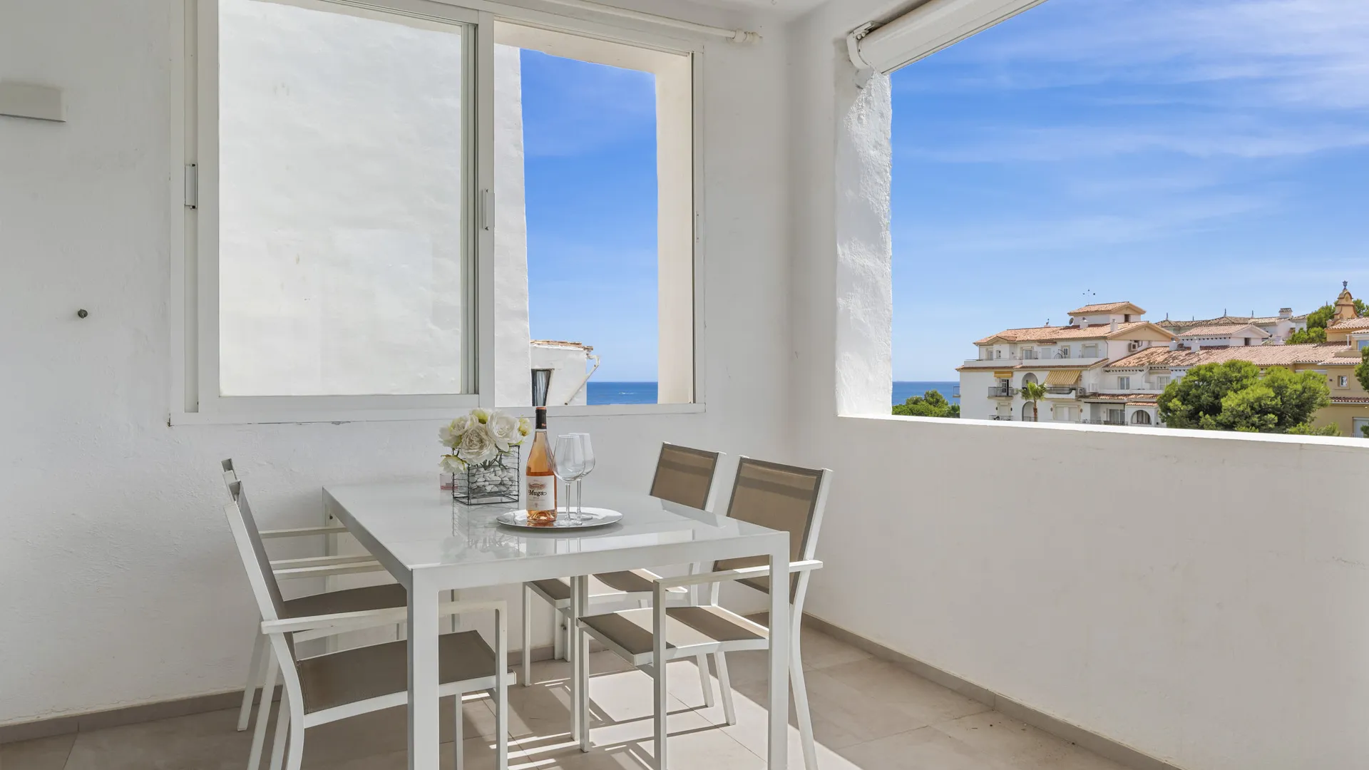 Comprar apartamento en Playas del Duque de 3 dormitorios