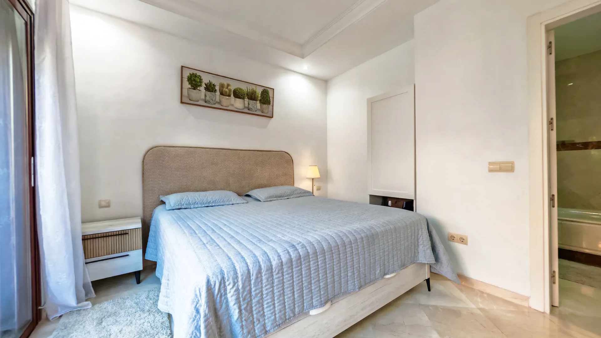 For sale apartment in Elviria