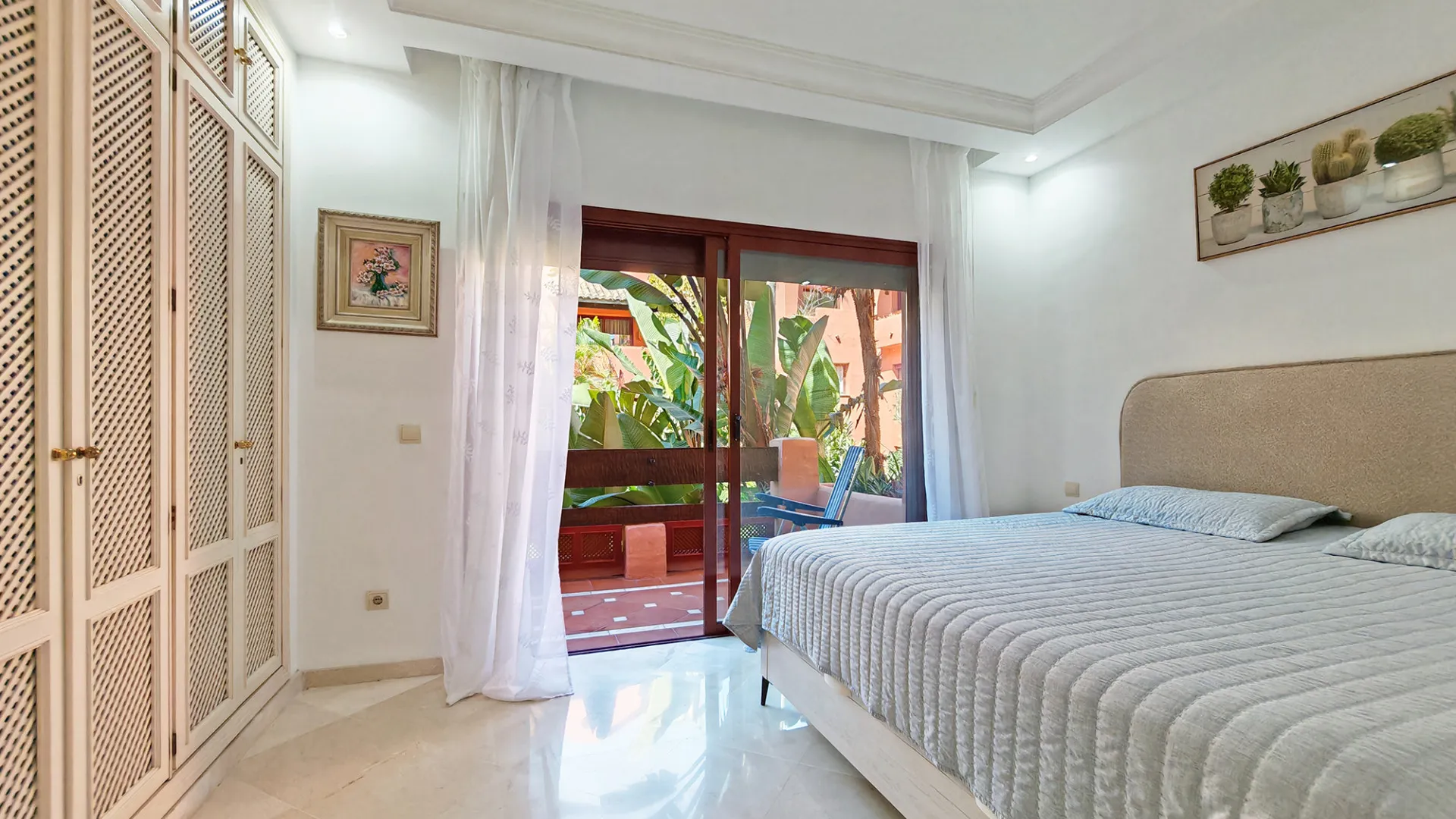 For sale apartment in Elviria