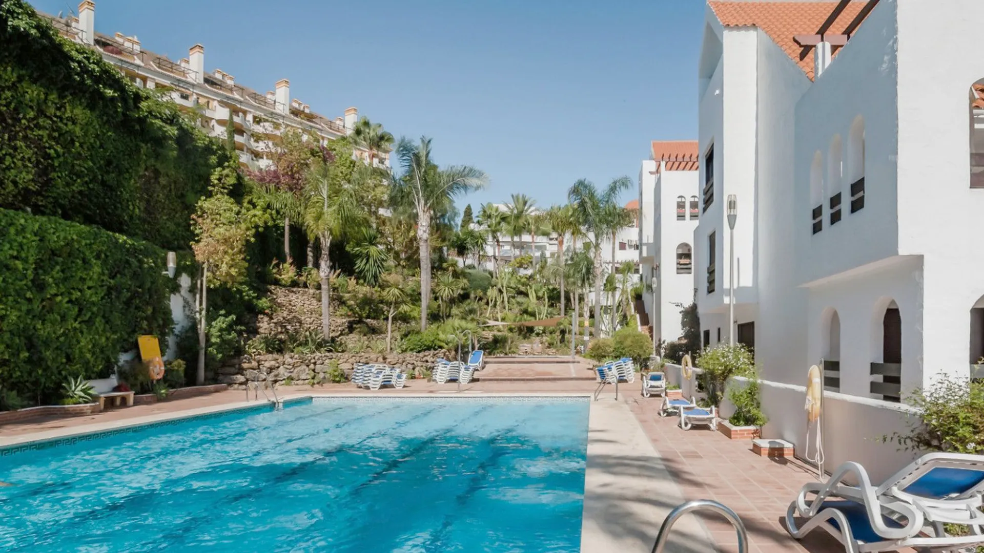 Nueva Andalucia 2 bedrooms apartment for sale
