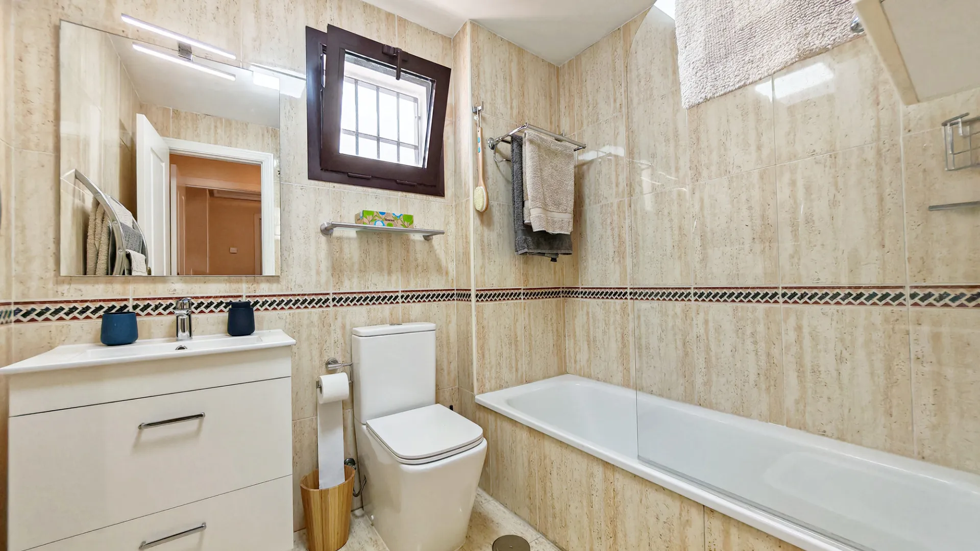 Nueva Andalucia 2 bedrooms apartment for sale