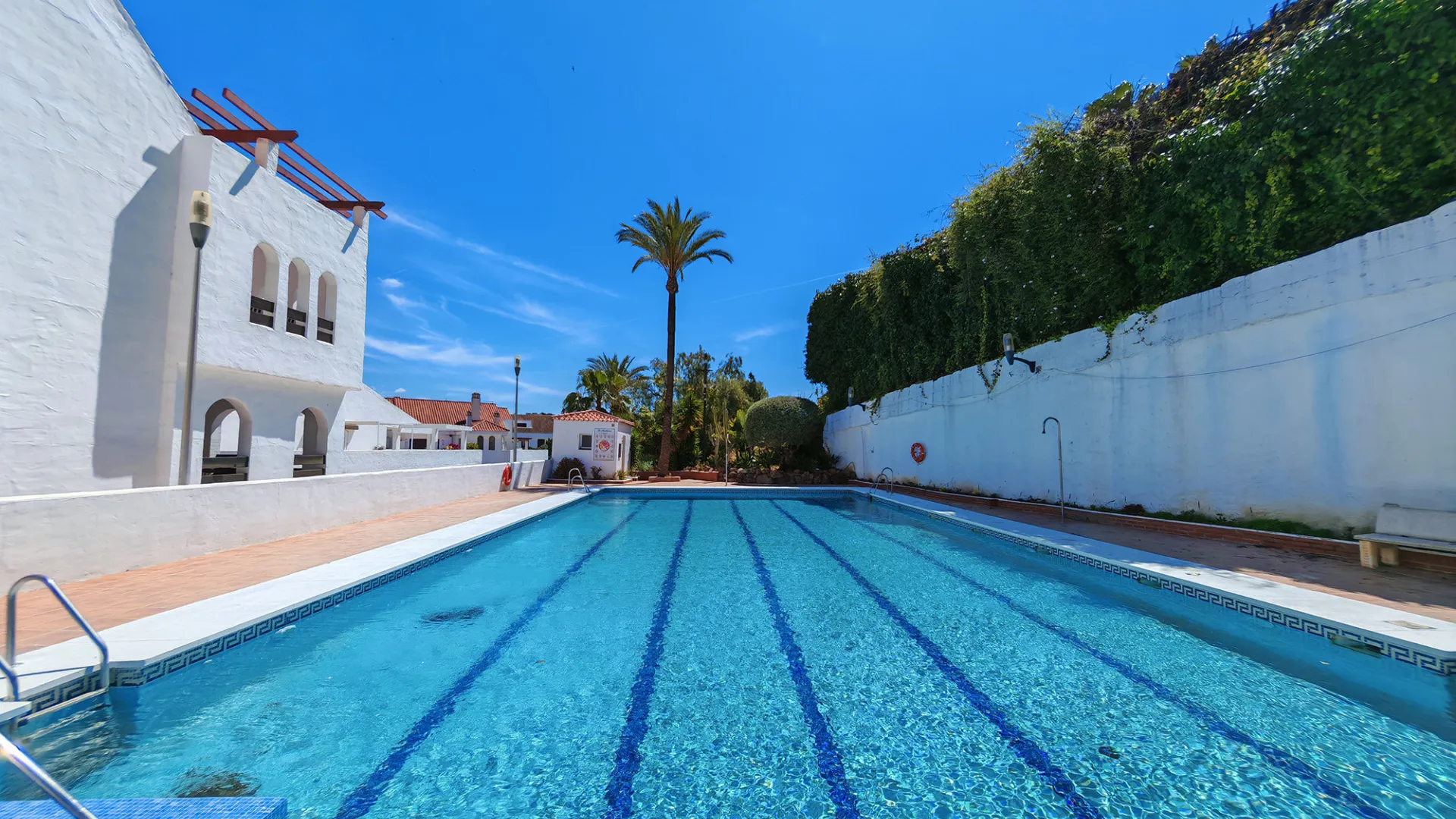 Nueva Andalucia 2 bedrooms apartment for sale
