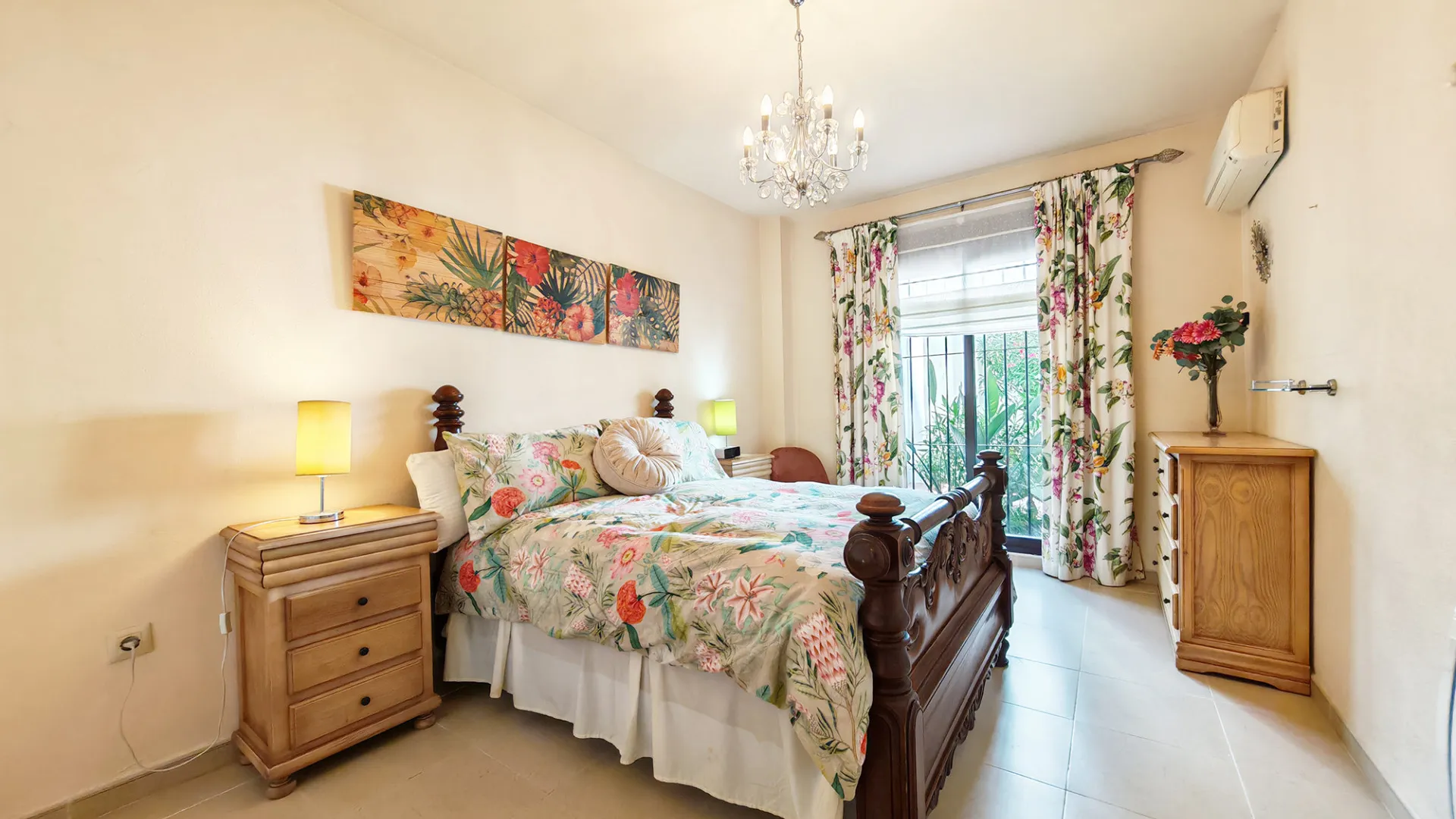 Nueva Andalucia 2 bedrooms apartment for sale