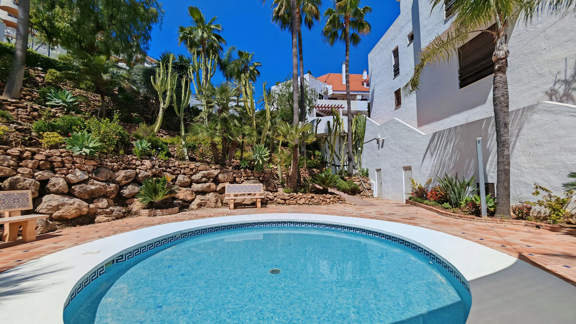 Nueva Andalucia 2 bedrooms apartment for sale