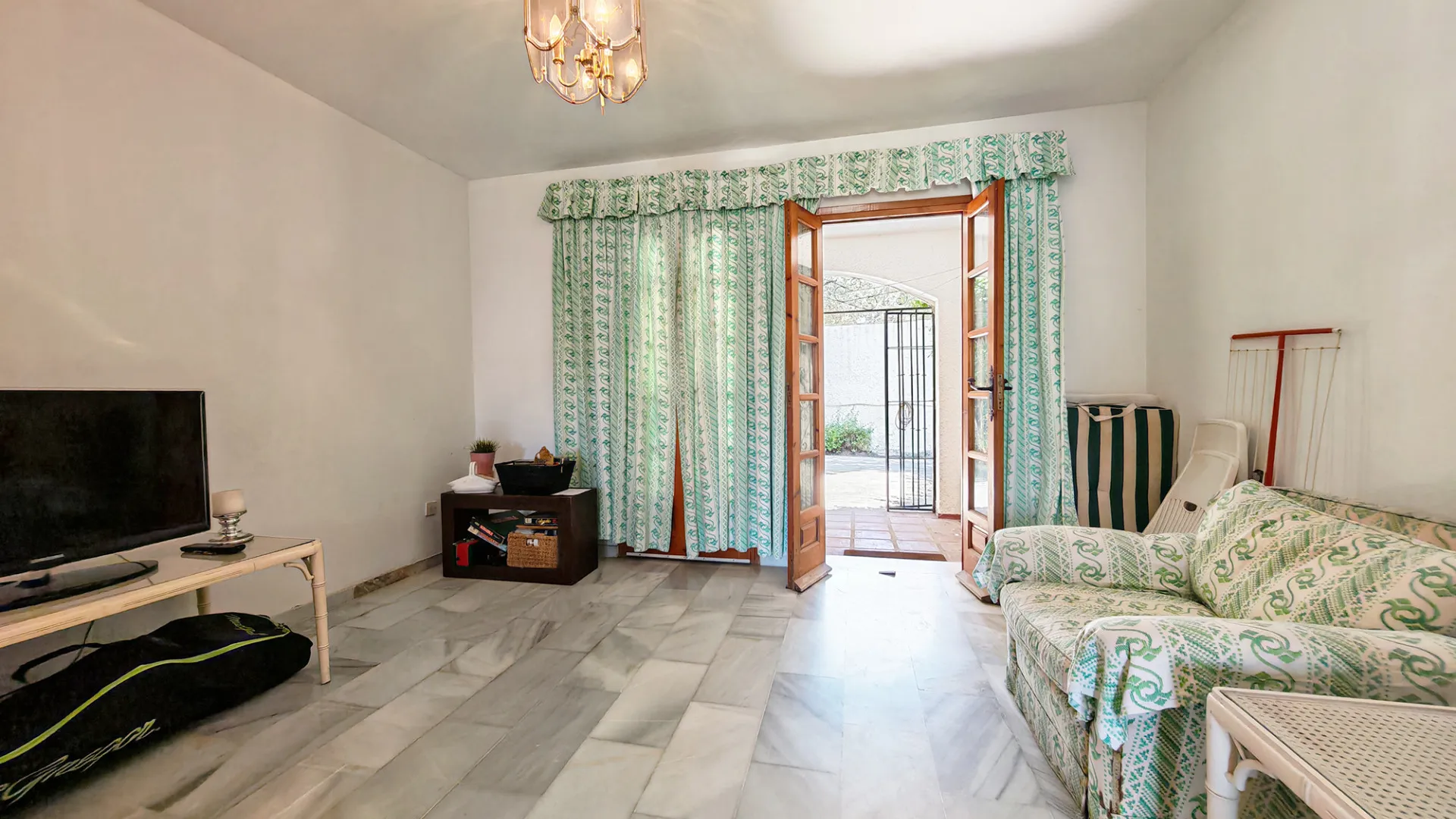 Adosado de 2 dormitorios en venta en Elviria