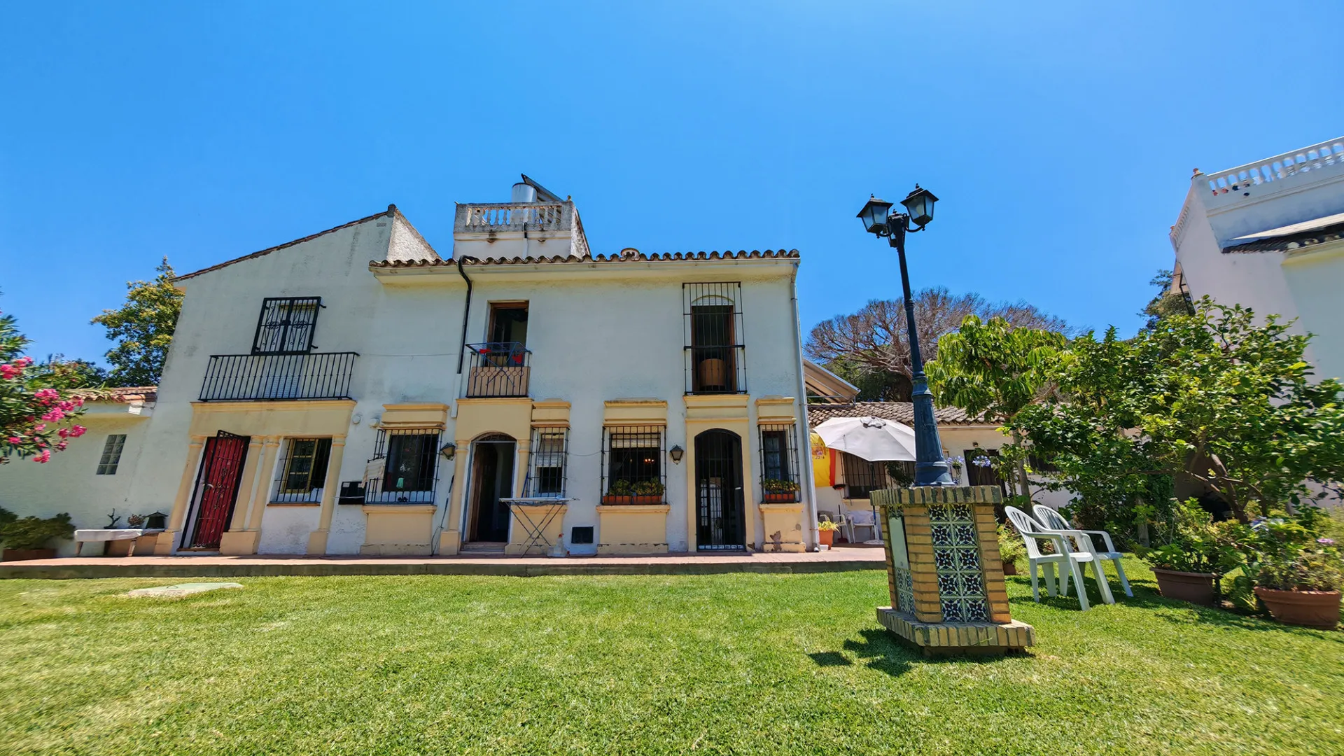 Adosado de 2 dormitorios en venta en Elviria
