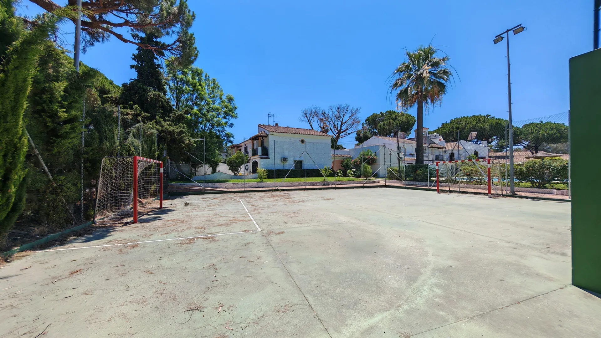 Adosado de 2 dormitorios en venta en Elviria