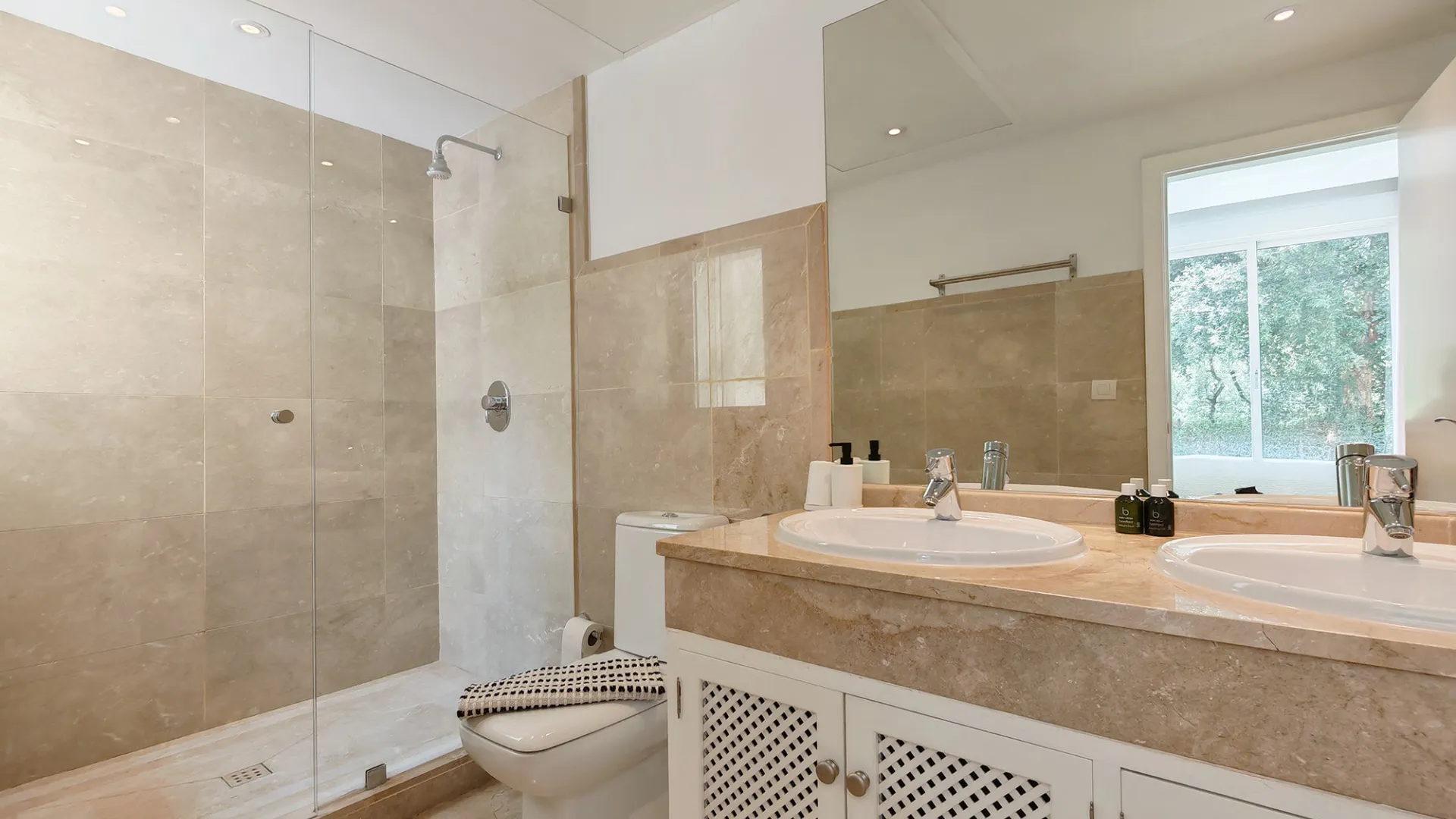 For sale ground floor apartment in La Mairena