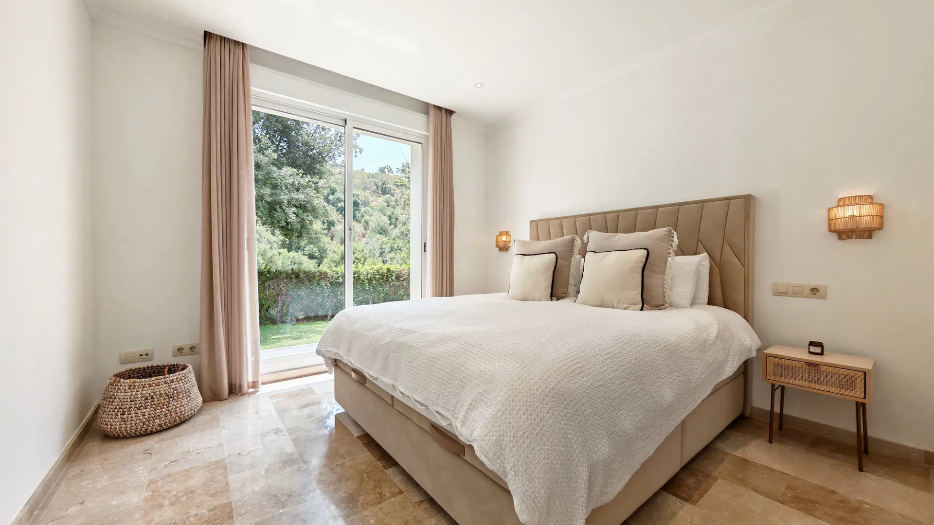 For sale ground floor apartment in La Mairena