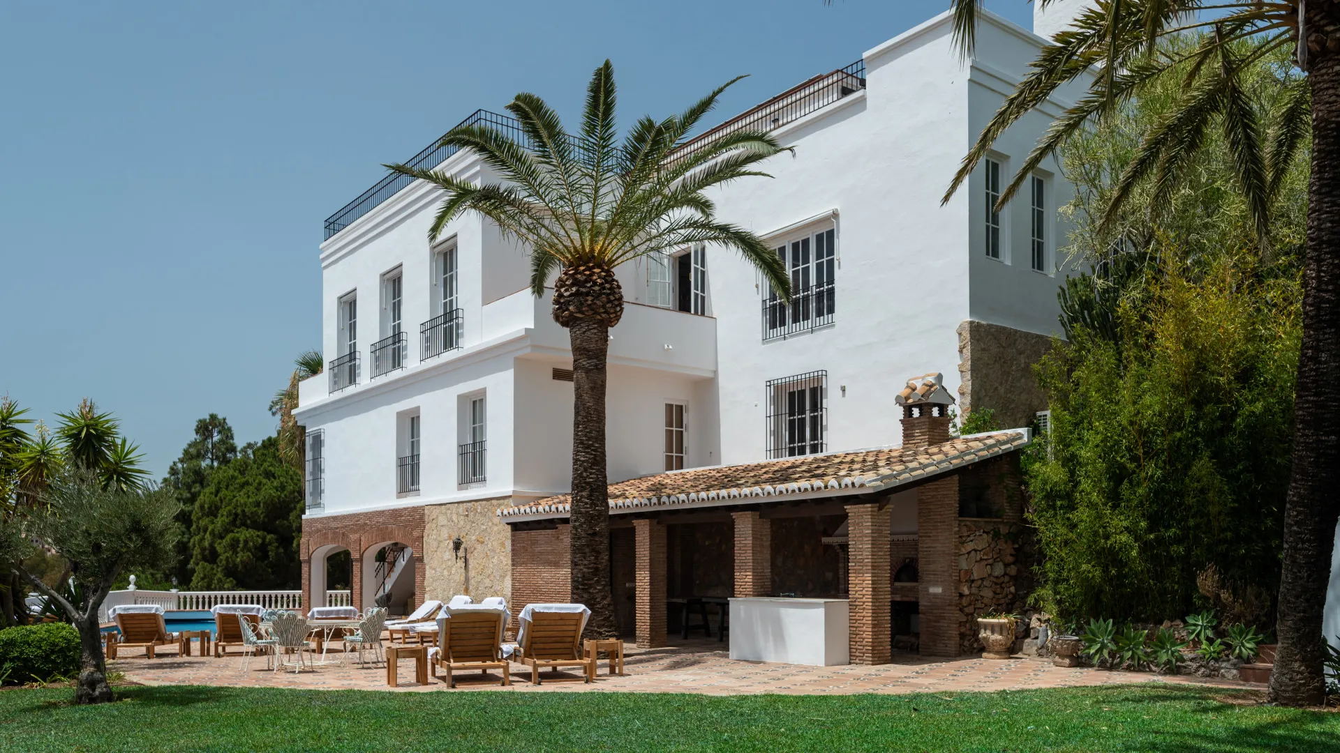 For sale 35 bedrooms hotel in Torreblanca