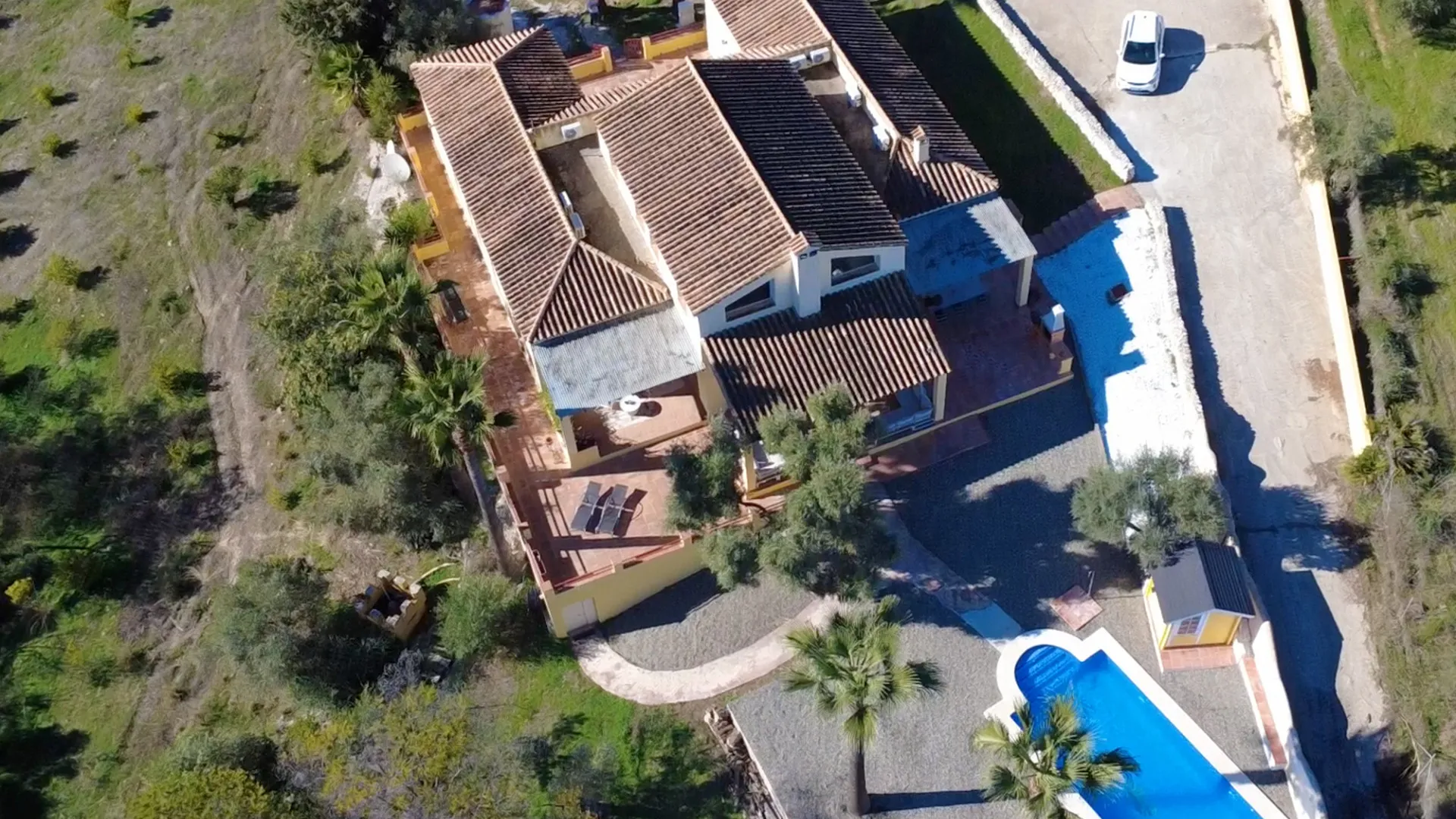 Coin, finca con 12 dormitorios en venta