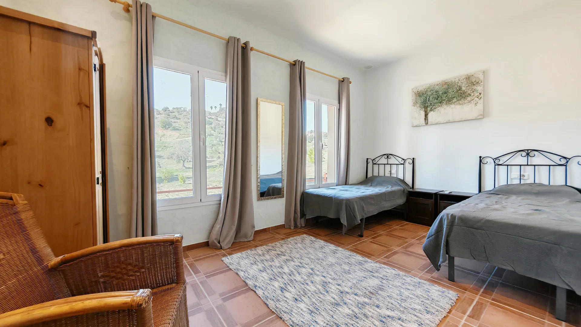Coin, finca con 12 dormitorios en venta