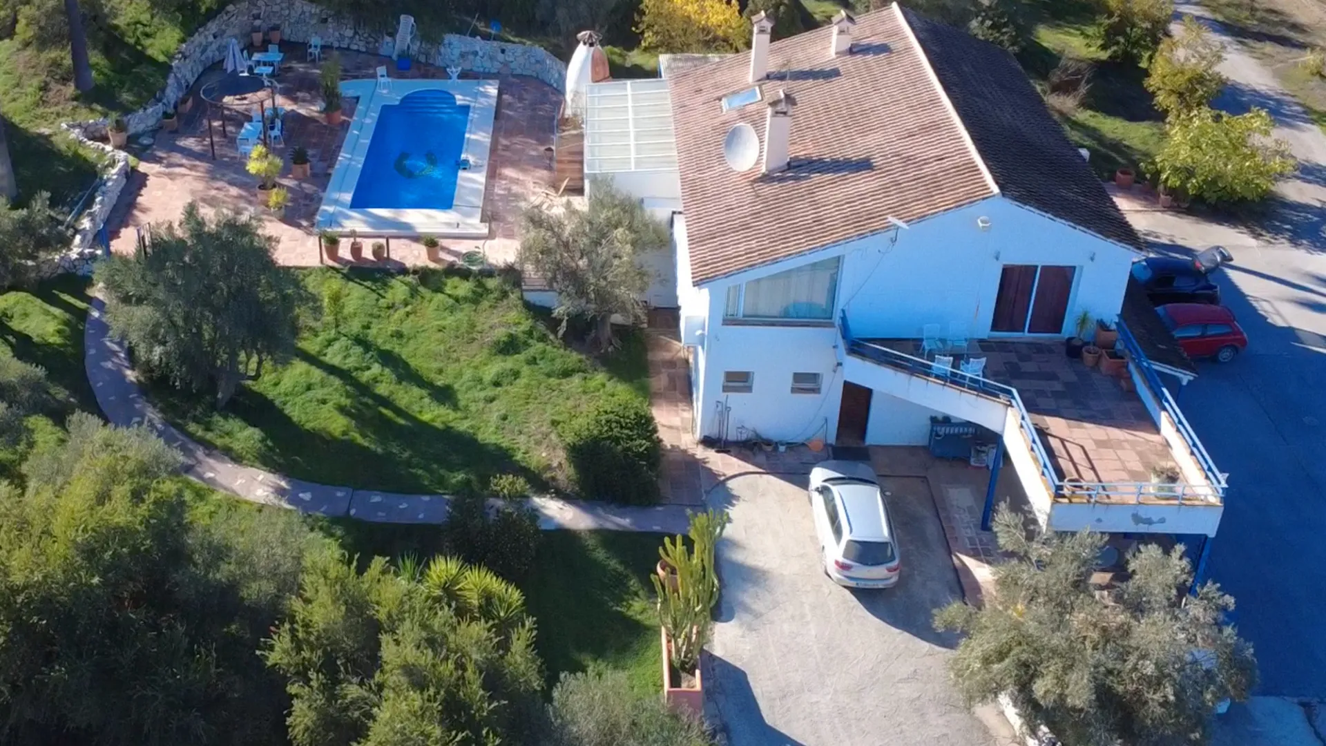 Coin, finca con 12 dormitorios en venta