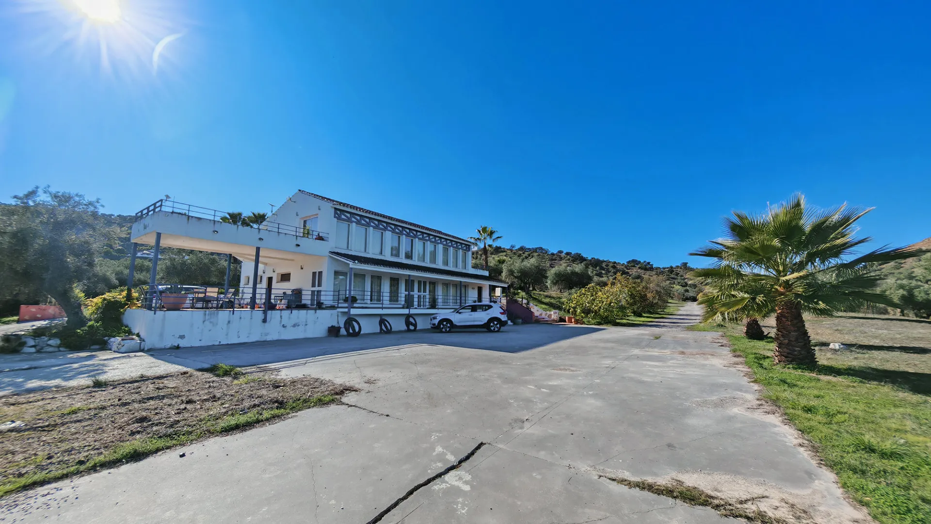 Coin, finca con 12 dormitorios en venta