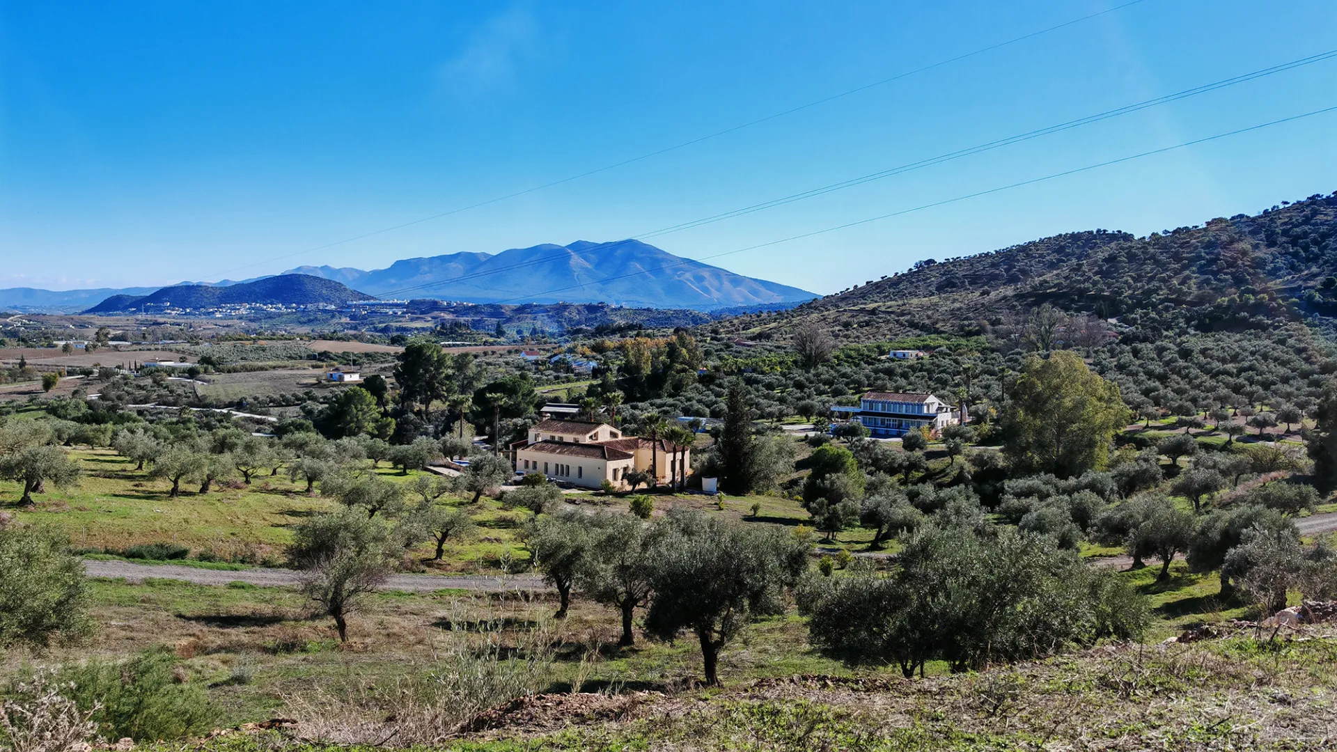 Coin, finca con 12 dormitorios en venta