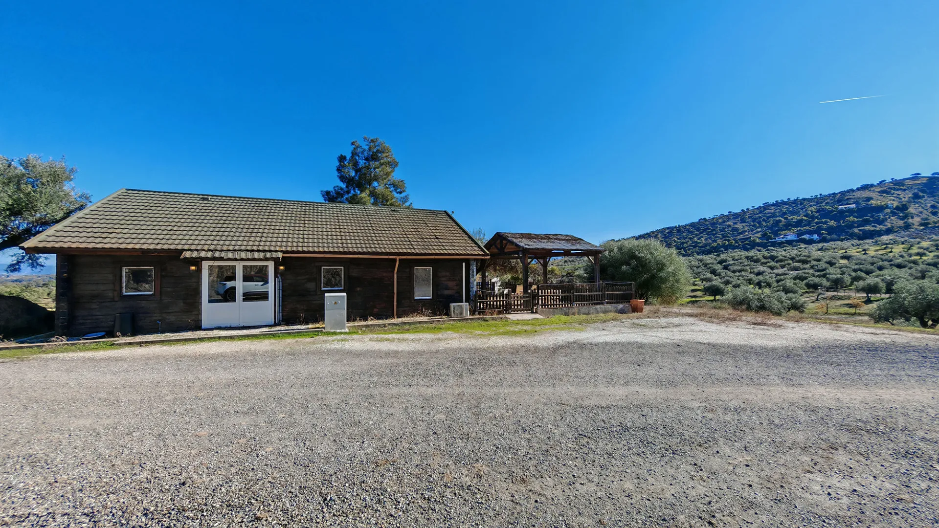Coin, finca con 12 dormitorios en venta