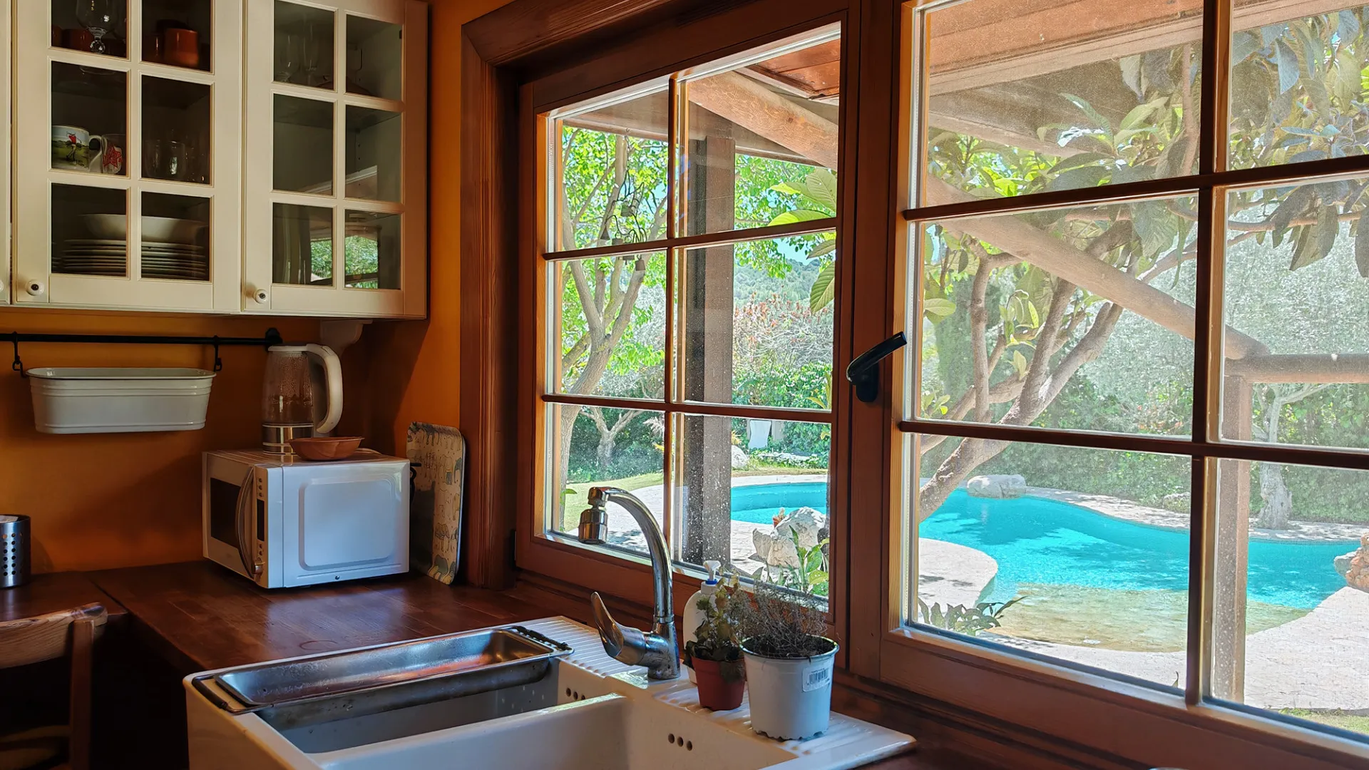 Ojen, finca con 3 dormitorios a la venta