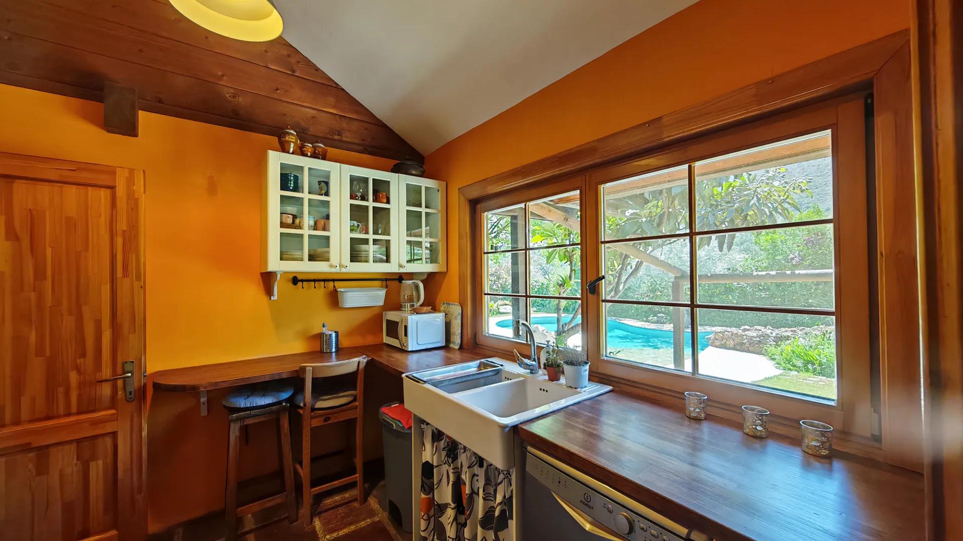Ojen, finca con 3 dormitorios a la venta