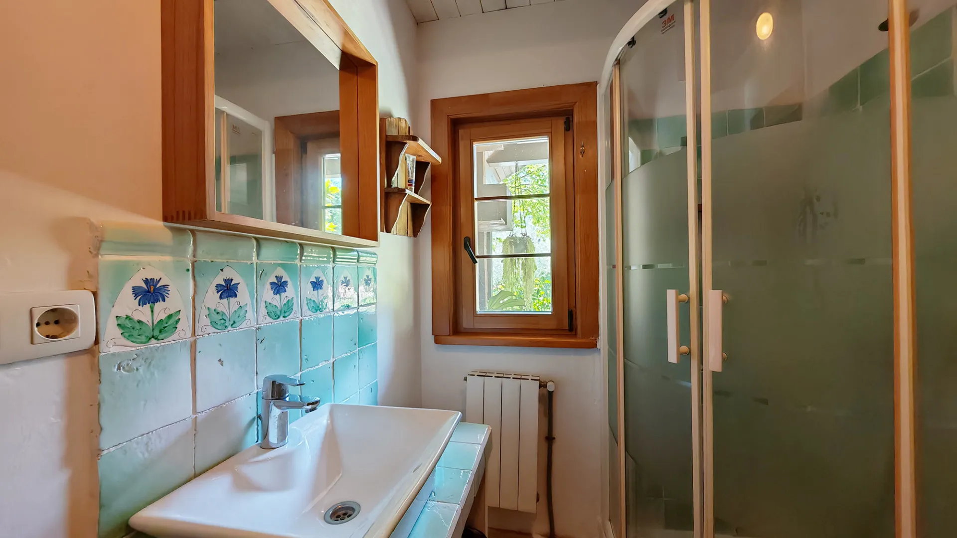 Ojen, finca con 3 dormitorios a la venta