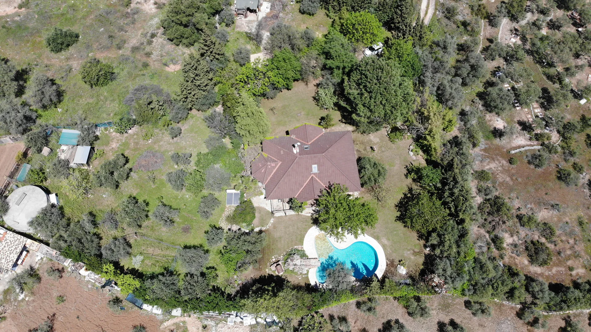 Ojen, finca con 3 dormitorios a la venta