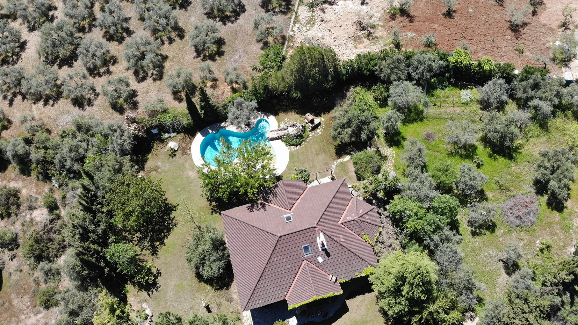 Ojen, finca con 3 dormitorios a la venta