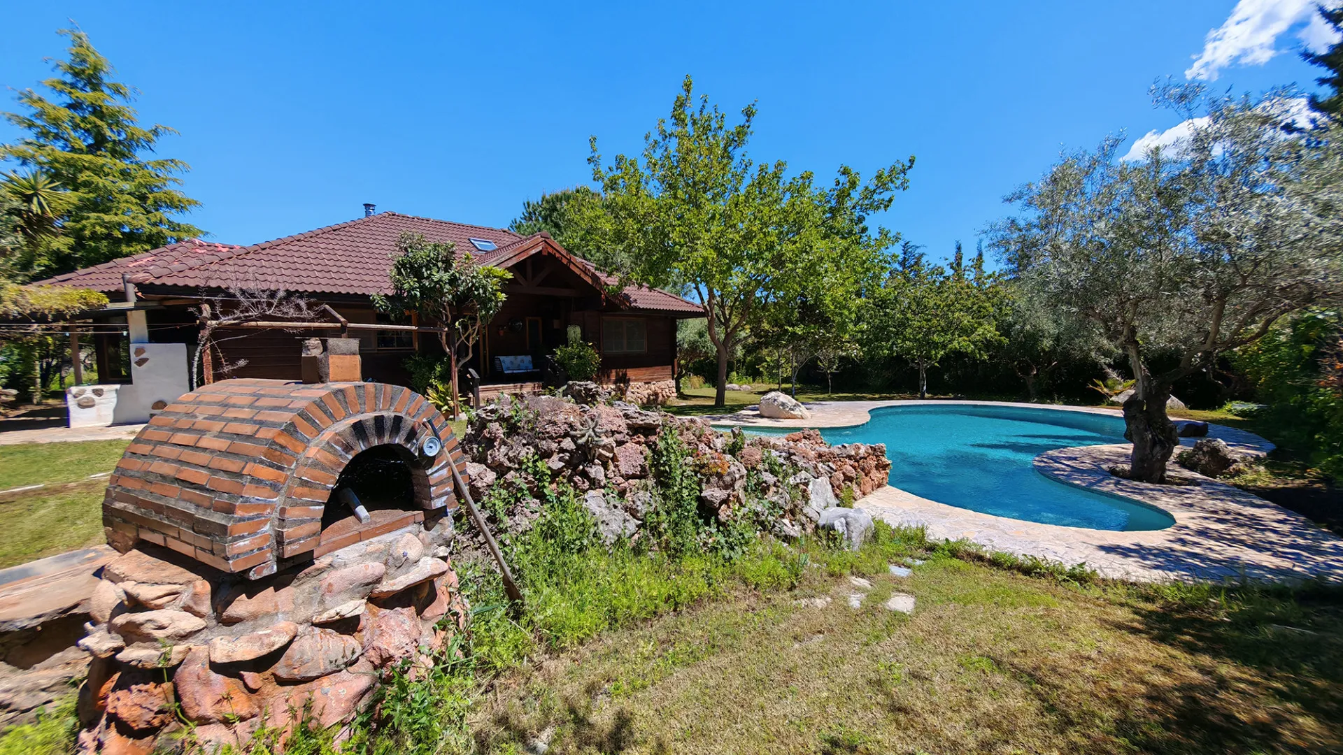 Ojen, finca con 3 dormitorios a la venta