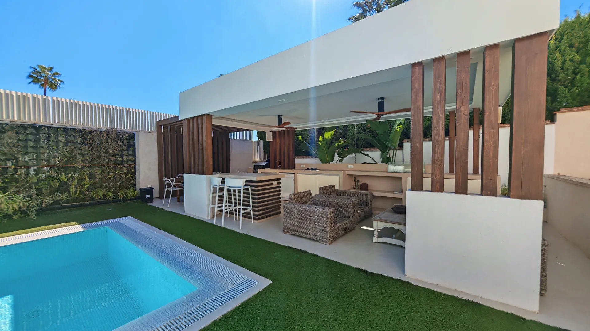 For sale villa with 4 bedrooms in Riviera del Sol